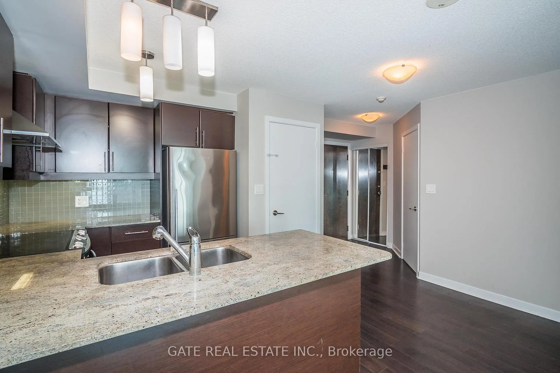 Photo 8 of Unit 1410, 18 Harbour Street, Toronto, Waterfront Communities — HOMEH