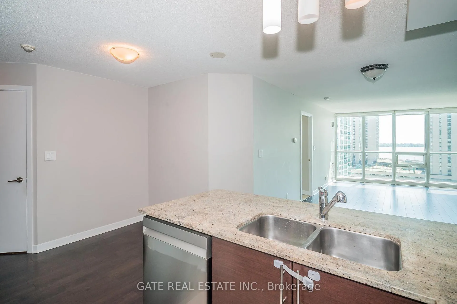Photo 9 of Unit 1410, 18 Harbour Street, Toronto, Waterfront Communities — HOMEH