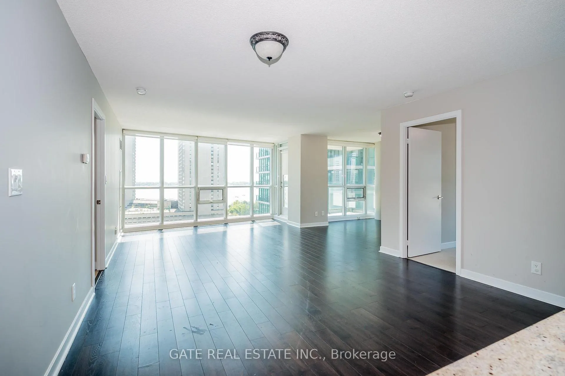 Photo 10 of Unit 1410, 18 Harbour Street, Toronto, Waterfront Communities — HOMEH