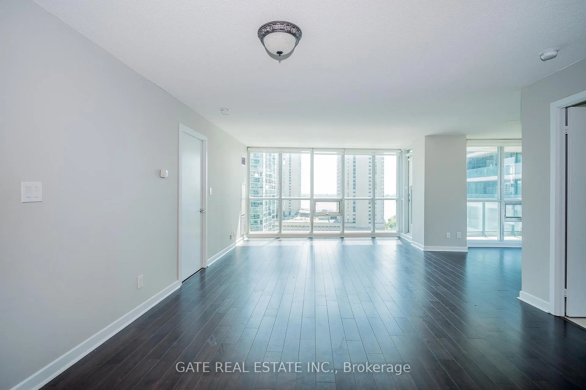 Photo 11 of Unit 1410, 18 Harbour Street, Toronto, Waterfront Communities — HOMEH