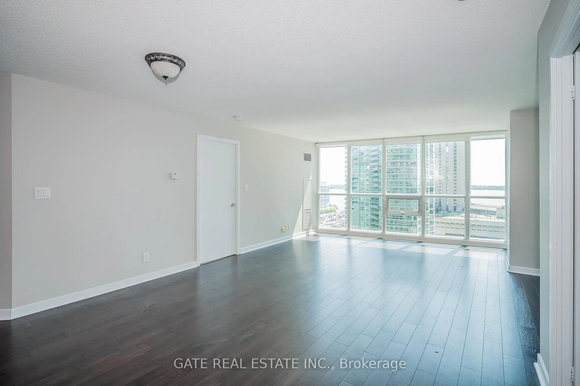 Photo 12 of Unit 1410, 18 Harbour Street, Toronto, Waterfront Communities — HOMEH