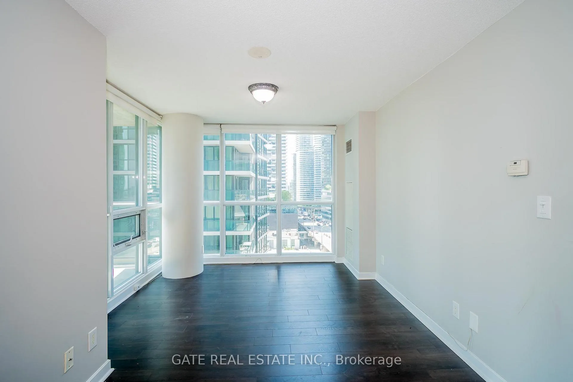 Photo 15 of Unit 1410, 18 Harbour Street, Toronto, Waterfront Communities — HOMEH