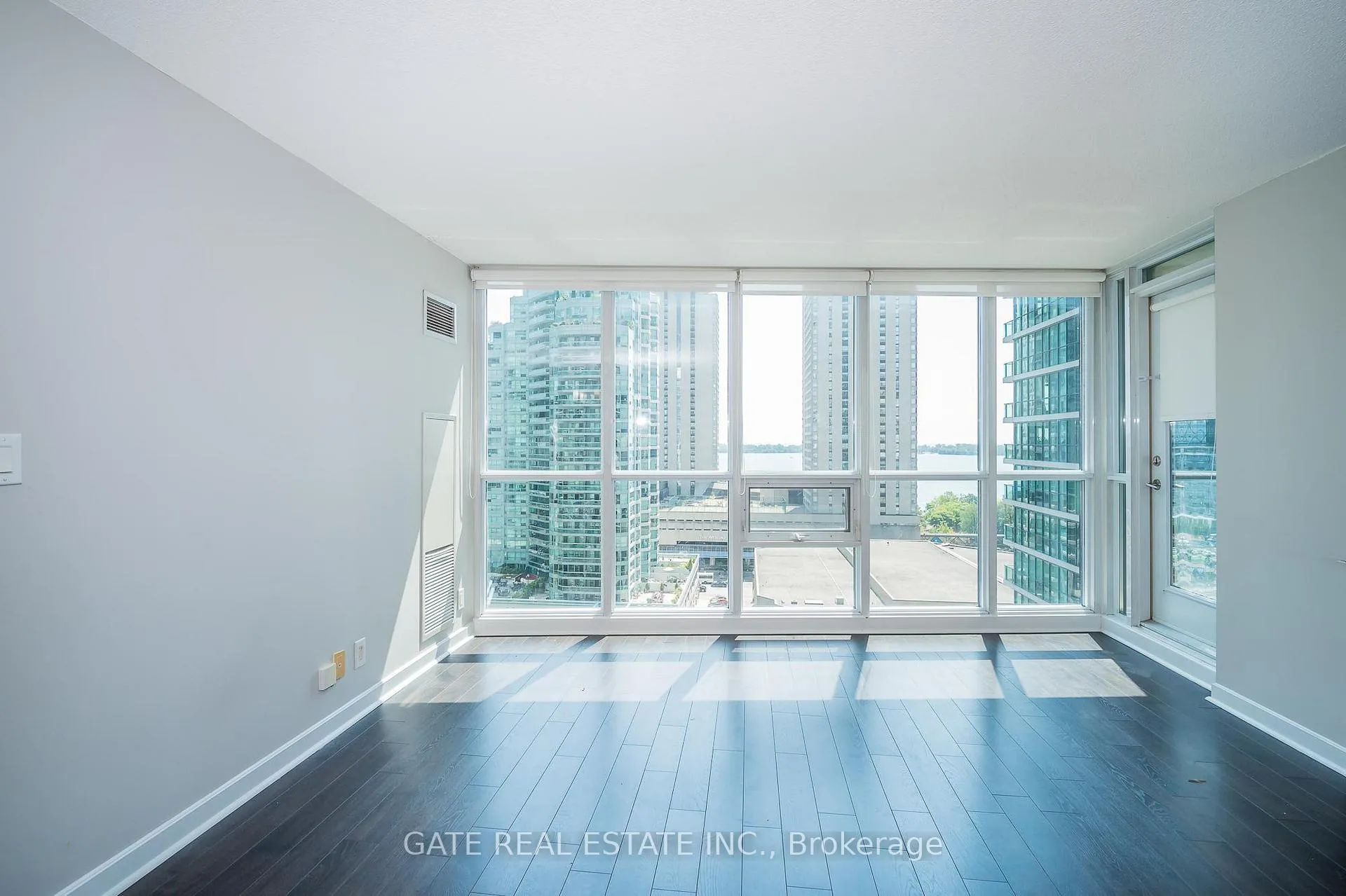 Photo 18 of Unit 1410, 18 Harbour Street, Toronto, Waterfront Communities — HOMEH