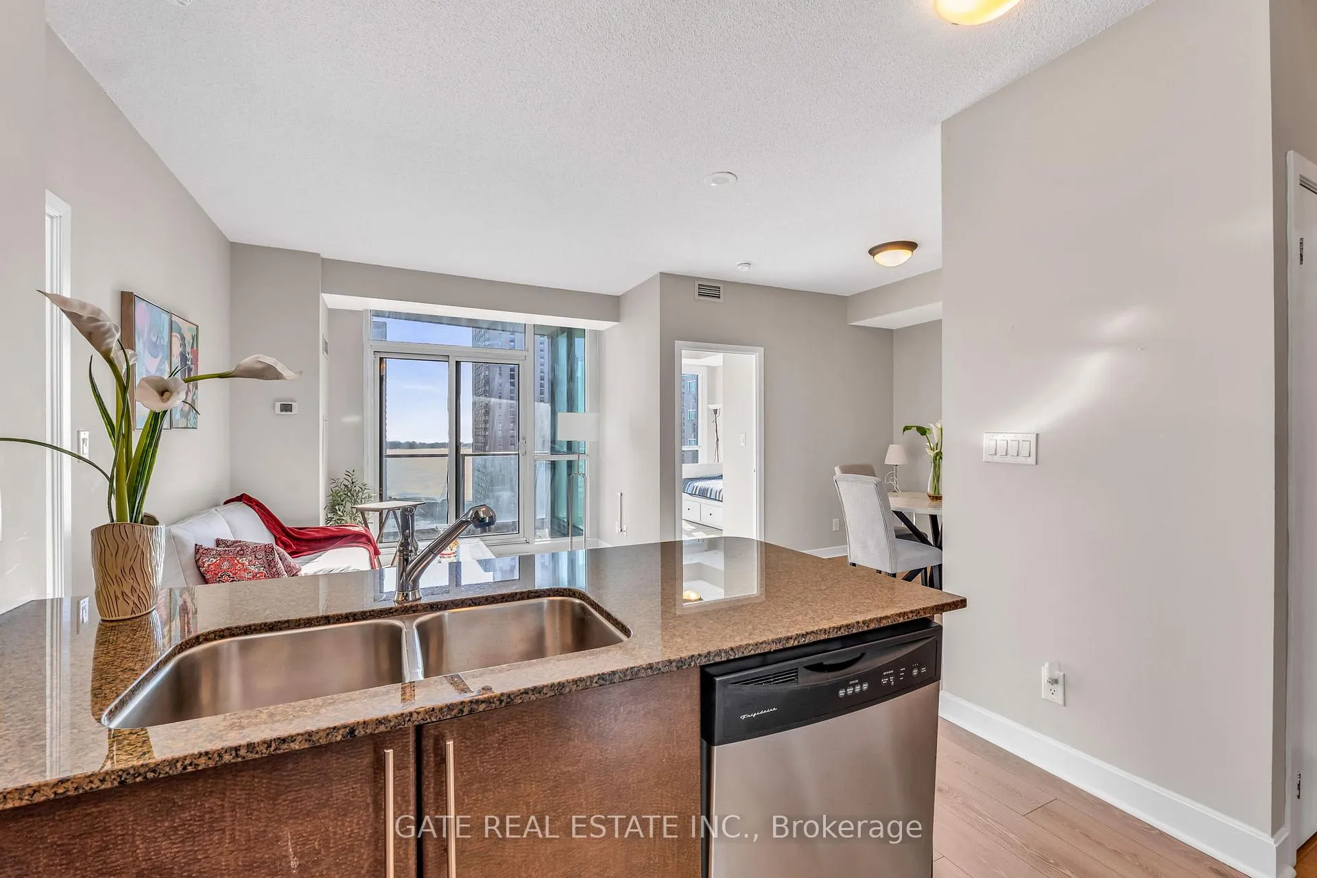 Photo 10 of Unit 1809, 18 Harbour Street, Toronto, Waterfront Communities — HOMEH