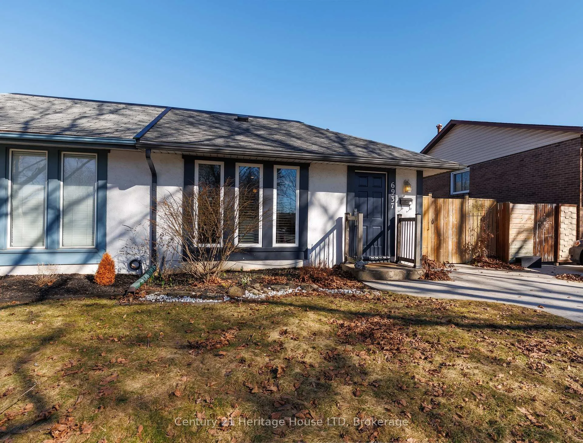 Photo 1 of 6937 Dolphin Street, Niagara Falls, Morrison — HOMEH