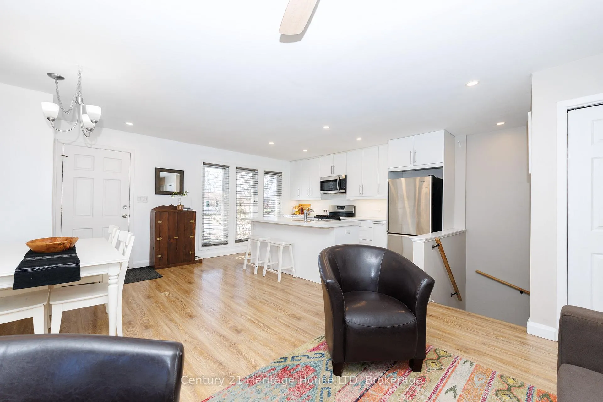 Photo 6 of 6937 Dolphin Street, Niagara Falls, Morrison — HOMEH