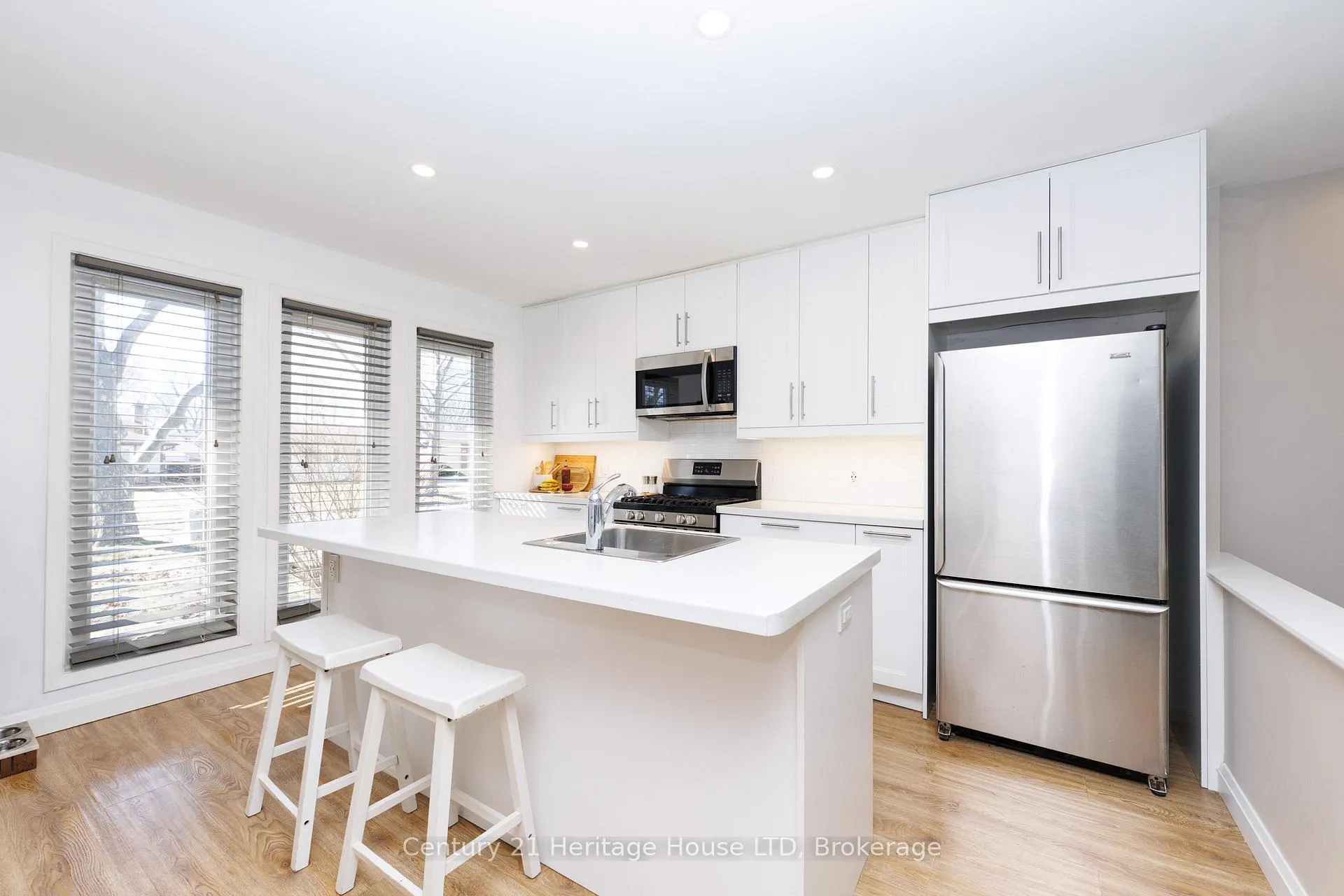 Photo 7 of 6937 Dolphin Street, Niagara Falls, Morrison — HOMEH