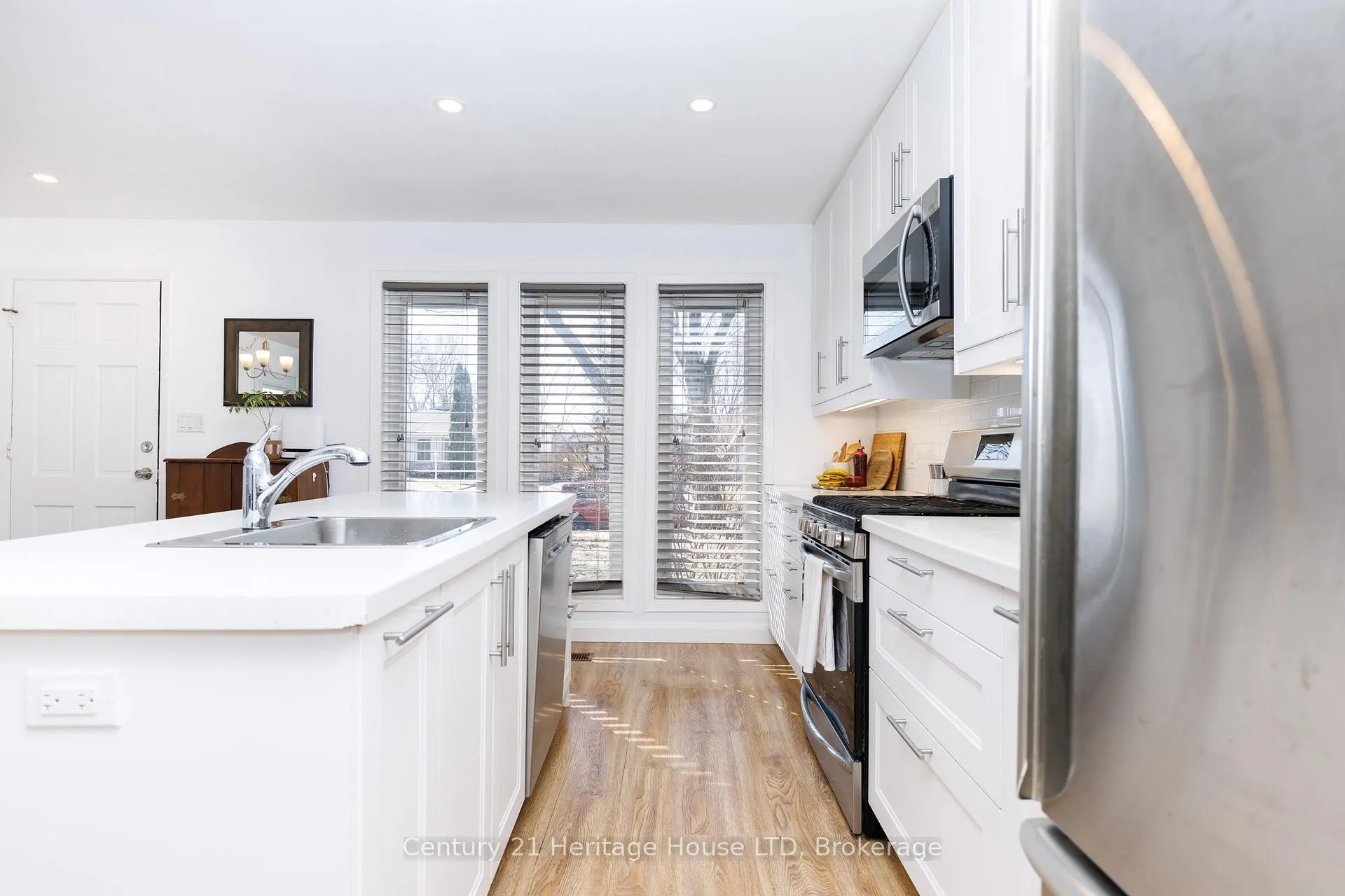 Photo 8 of 6937 Dolphin Street, Niagara Falls, Morrison — HOMEH
