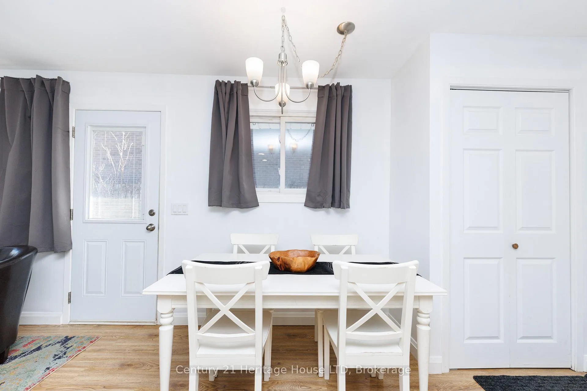 Photo 13 of 6937 Dolphin Street, Niagara Falls, Morrison — HOMEH