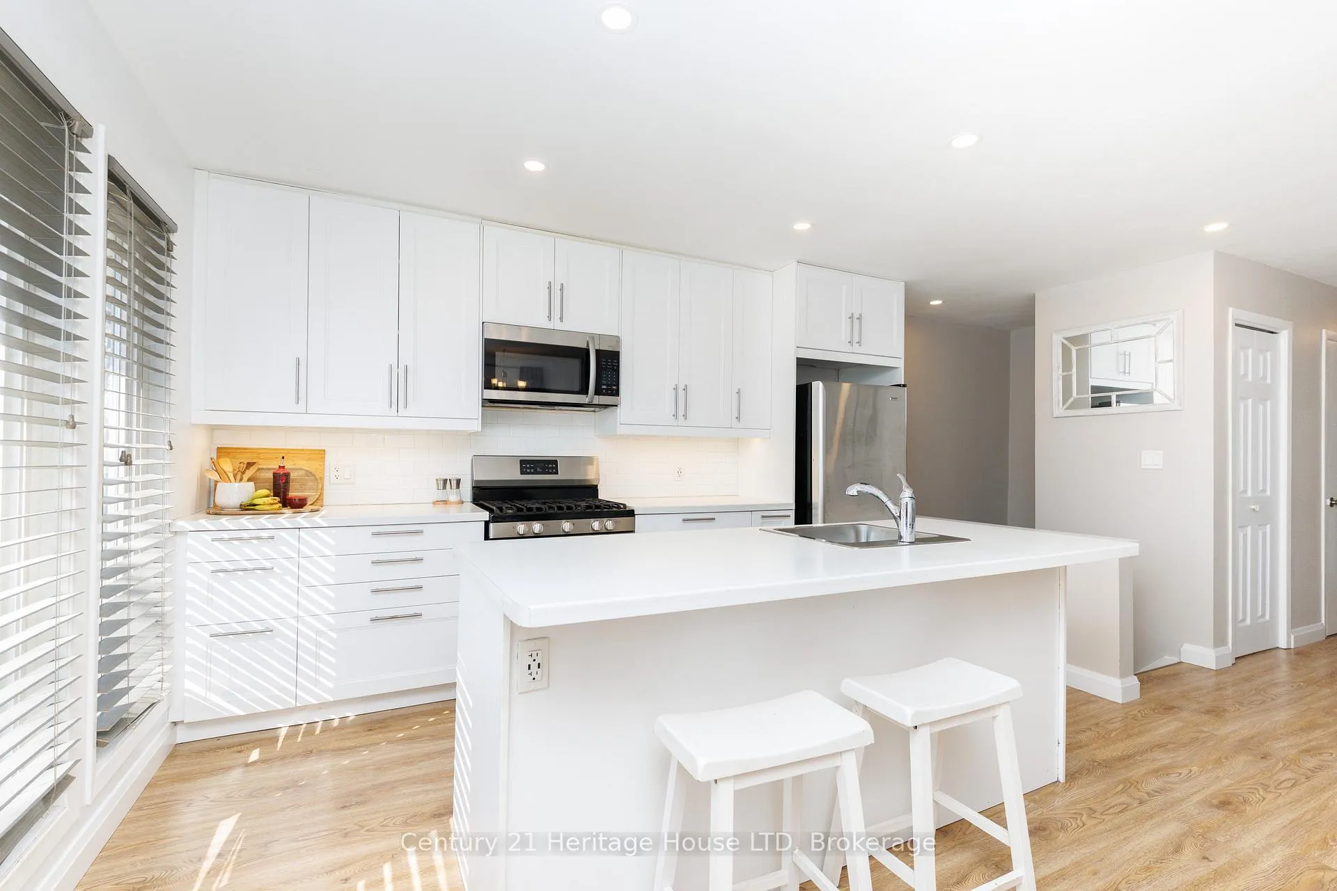 Photo 15 of 6937 Dolphin Street, Niagara Falls, Morrison — HOMEH