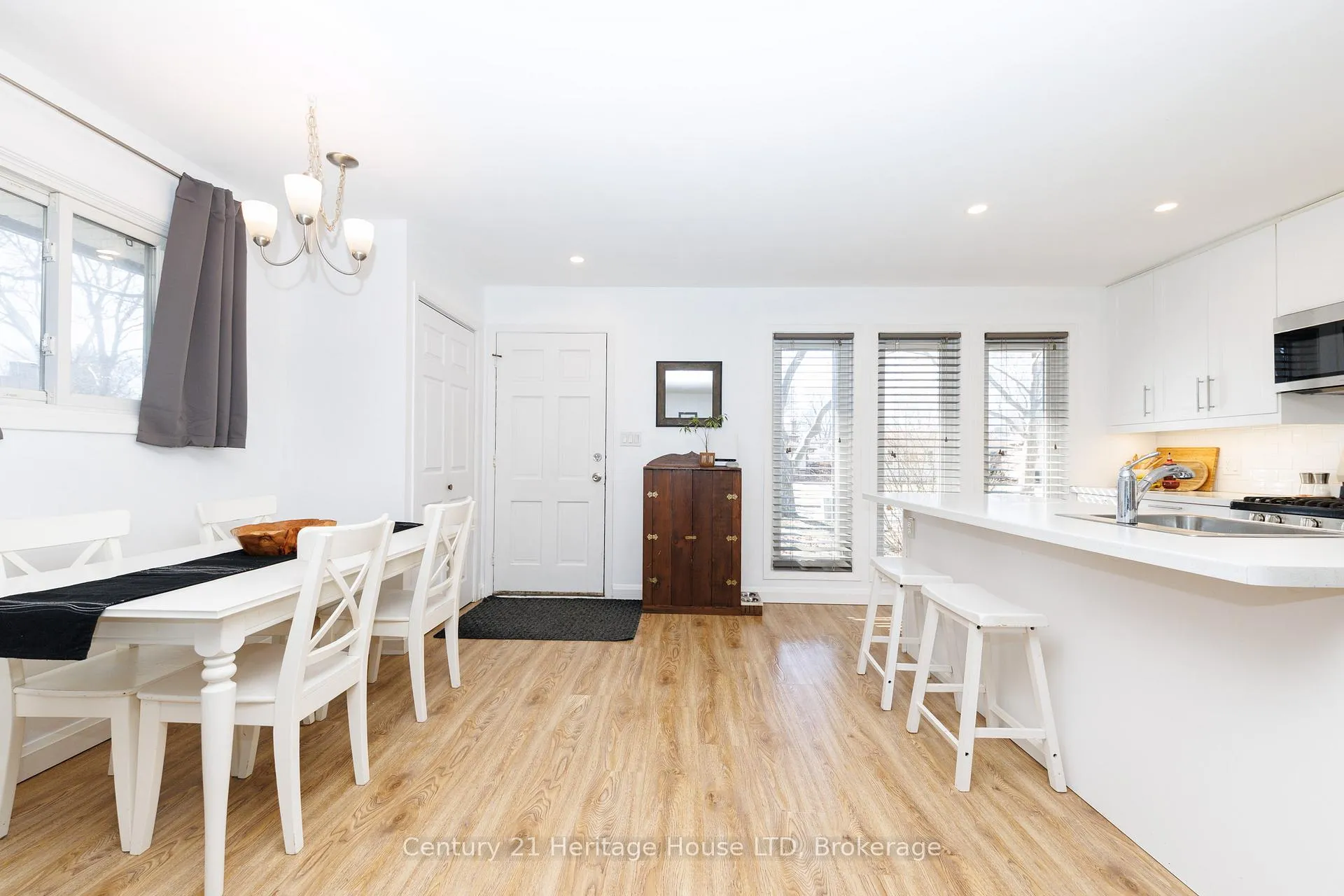 Photo 18 of 6937 Dolphin Street, Niagara Falls, Morrison — HOMEH