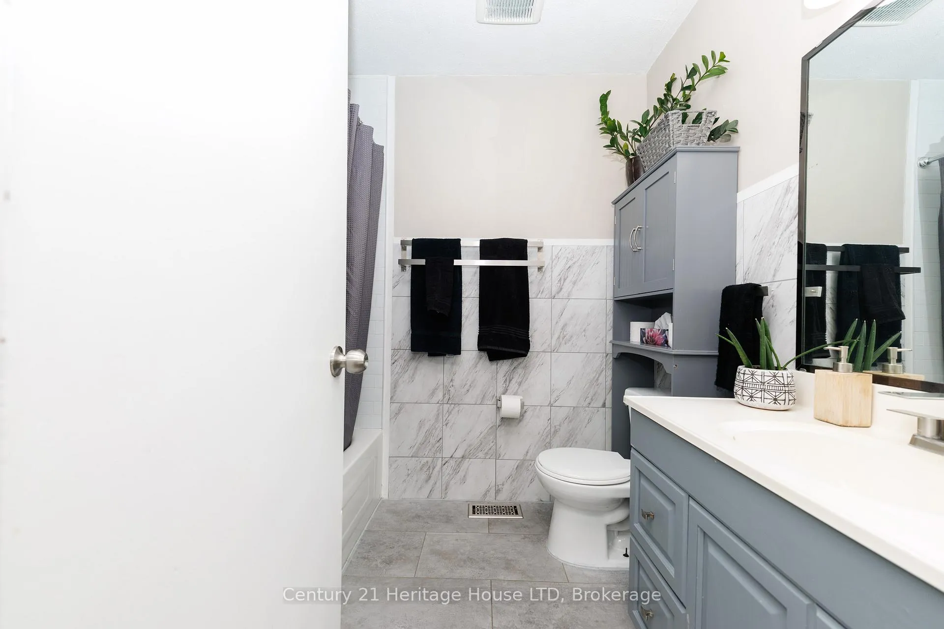 Photo 21 of 6937 Dolphin Street, Niagara Falls, Morrison — HOMEH