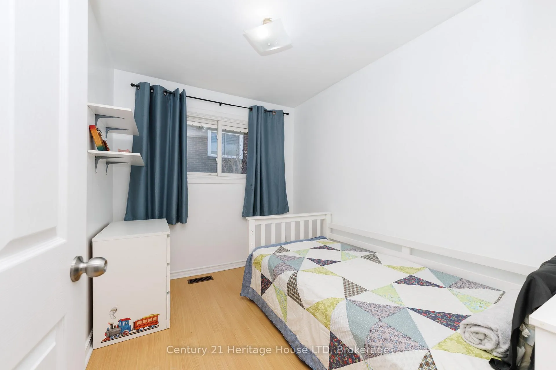 Photo 23 of 6937 Dolphin Street, Niagara Falls, Morrison — HOMEH