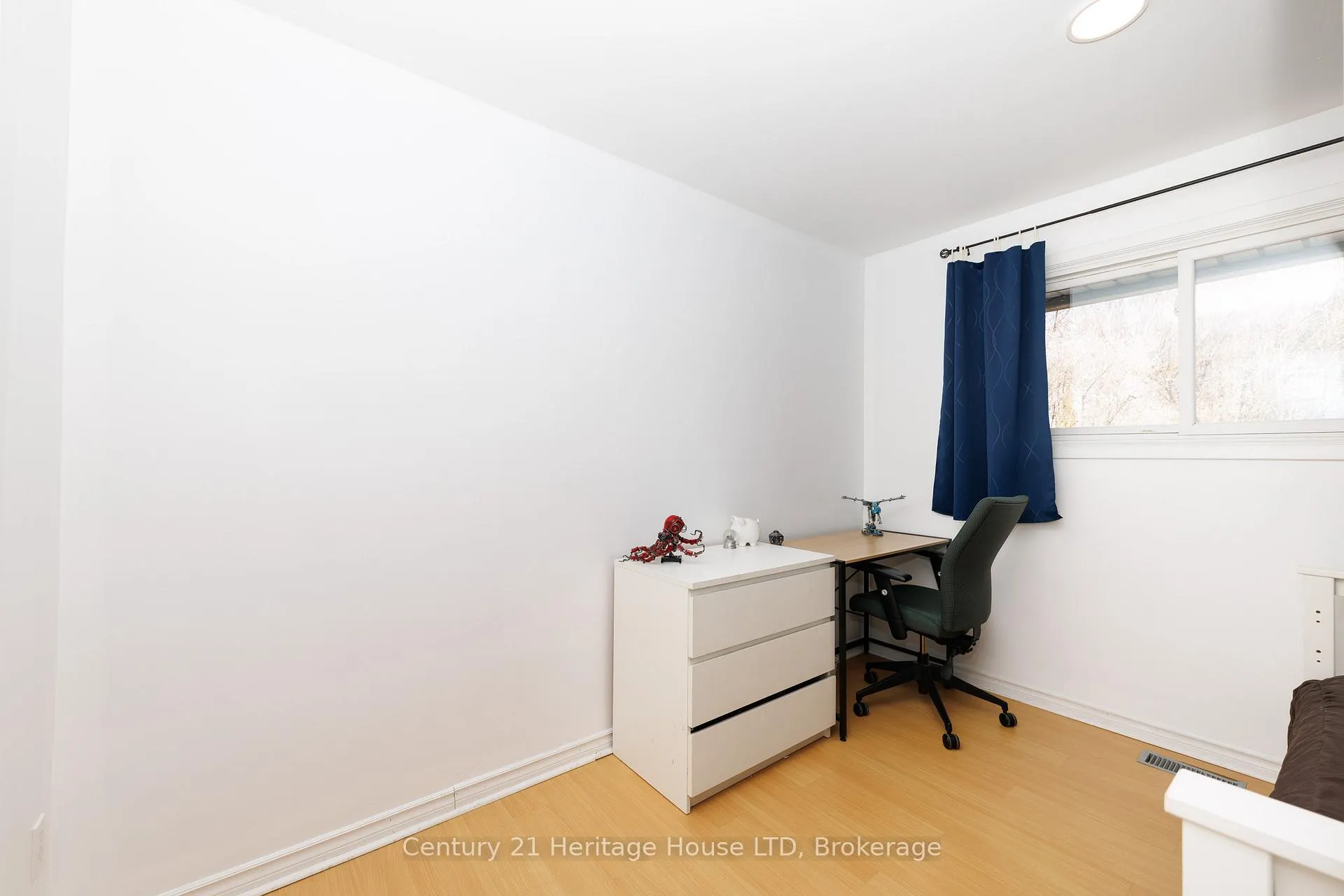 Photo 24 of 6937 Dolphin Street, Niagara Falls, Morrison — HOMEH