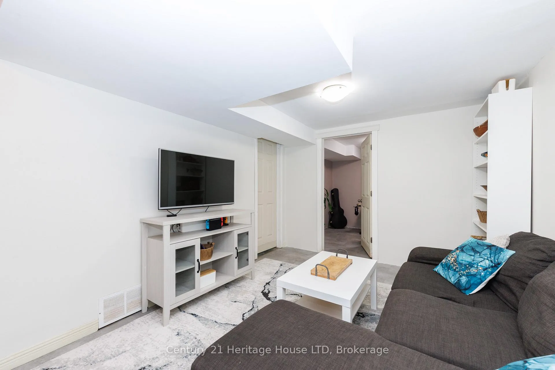Photo 31 of 6937 Dolphin Street, Niagara Falls, Morrison — HOMEH
