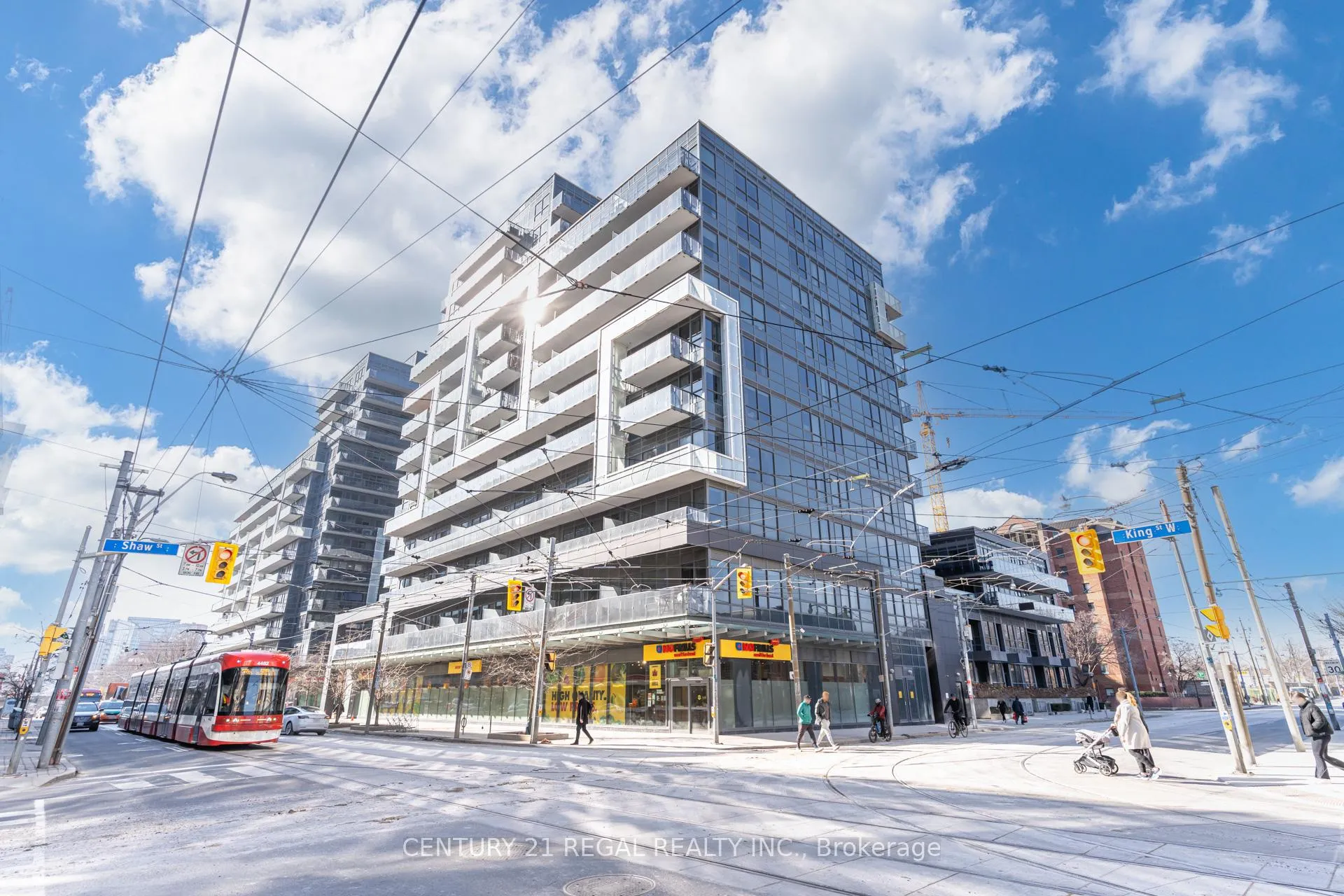 Front of Unit 914, 1030 King Street W