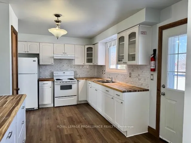 Photo 4 of 989 Casey Road, Belleville, Thurlow Ward — HOMEH