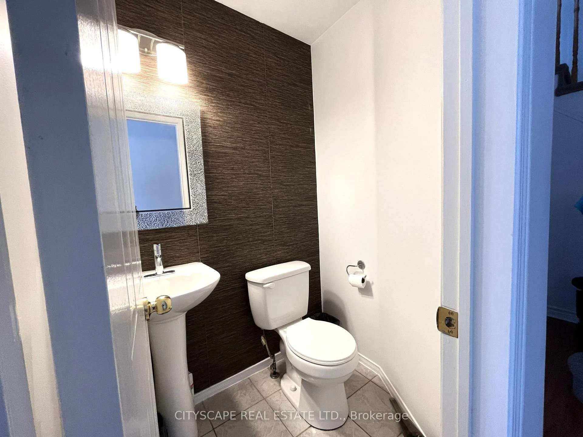 Photo 3 of Unit 68, 68 Gilgorm Road, Brampton, Brampton West — HOMEH