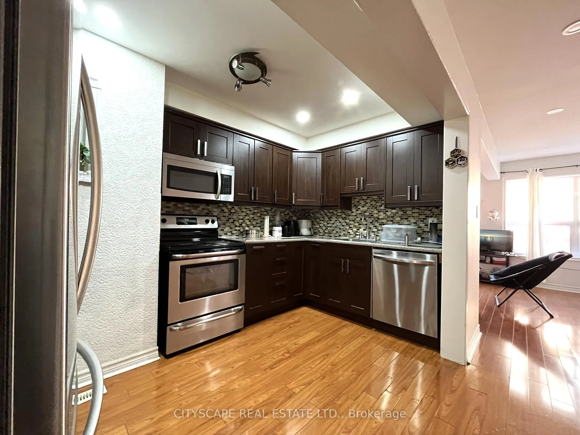 Photo 4 of Unit 68, 68 Gilgorm Road, Brampton, Brampton West — HOMEH