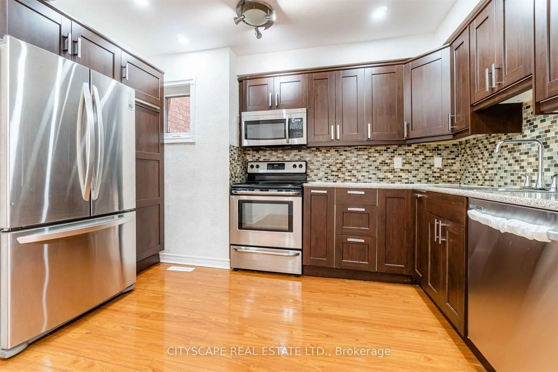 Photo 5 of Unit 68, 68 Gilgorm Road, Brampton, Brampton West — HOMEH