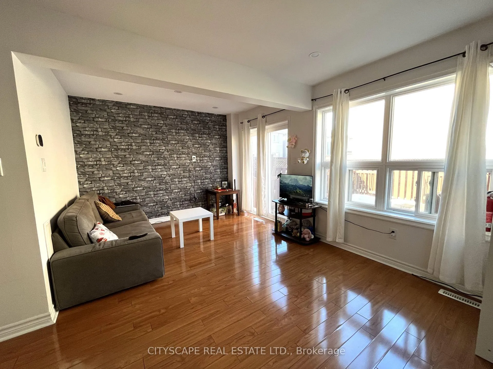 Photo 6 of Unit 68, 68 Gilgorm Road, Brampton, Brampton West — HOMEH