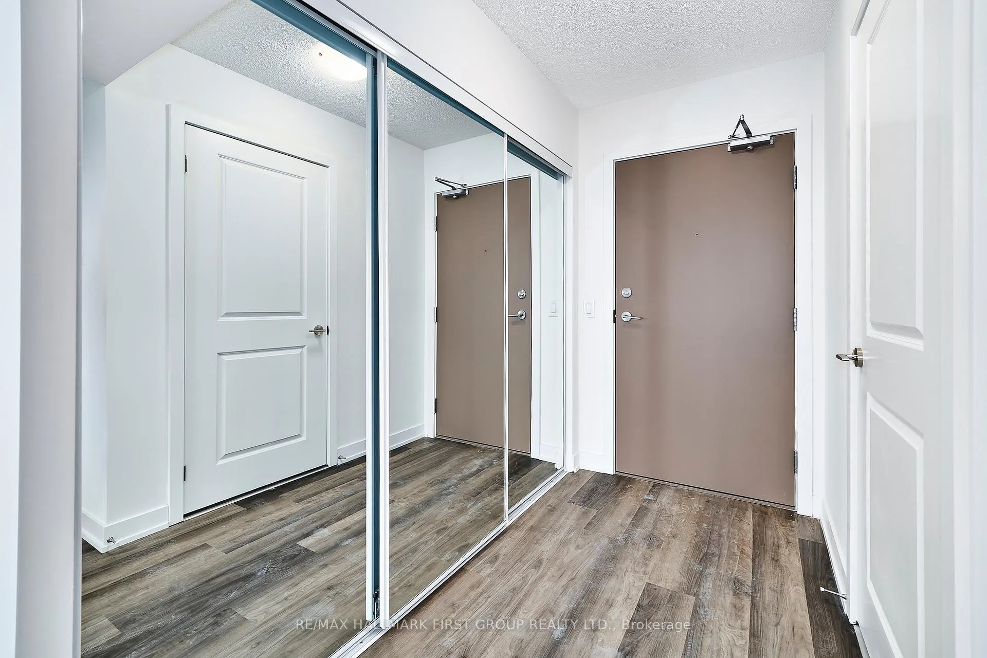 Photo 2 of Unit 604, 1010 Sandy Beach Road, Pickering, Bay Ridges — HOMEH