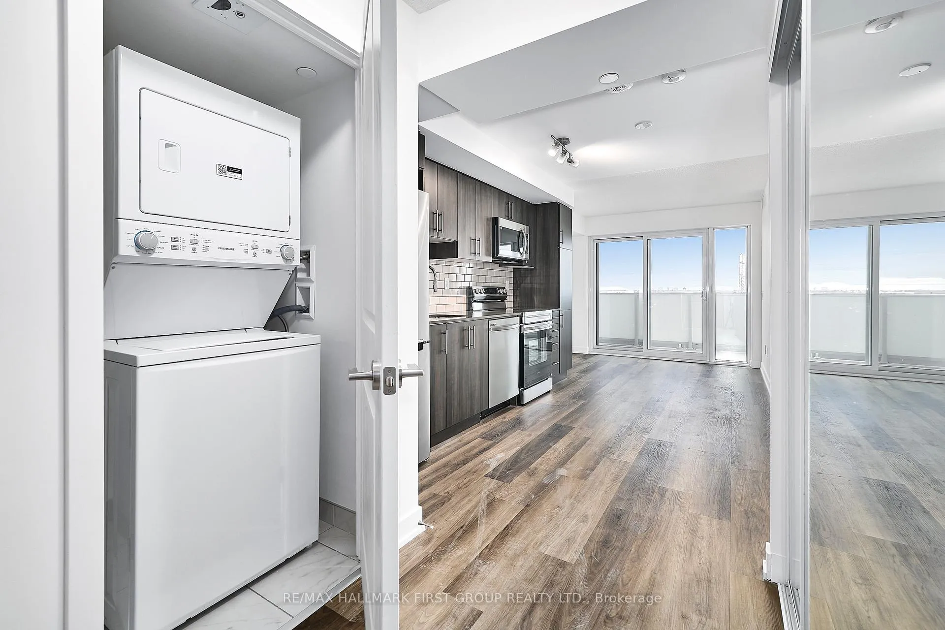 Photo 3 of Unit 604, 1010 Sandy Beach Road, Pickering, Bay Ridges — HOMEH