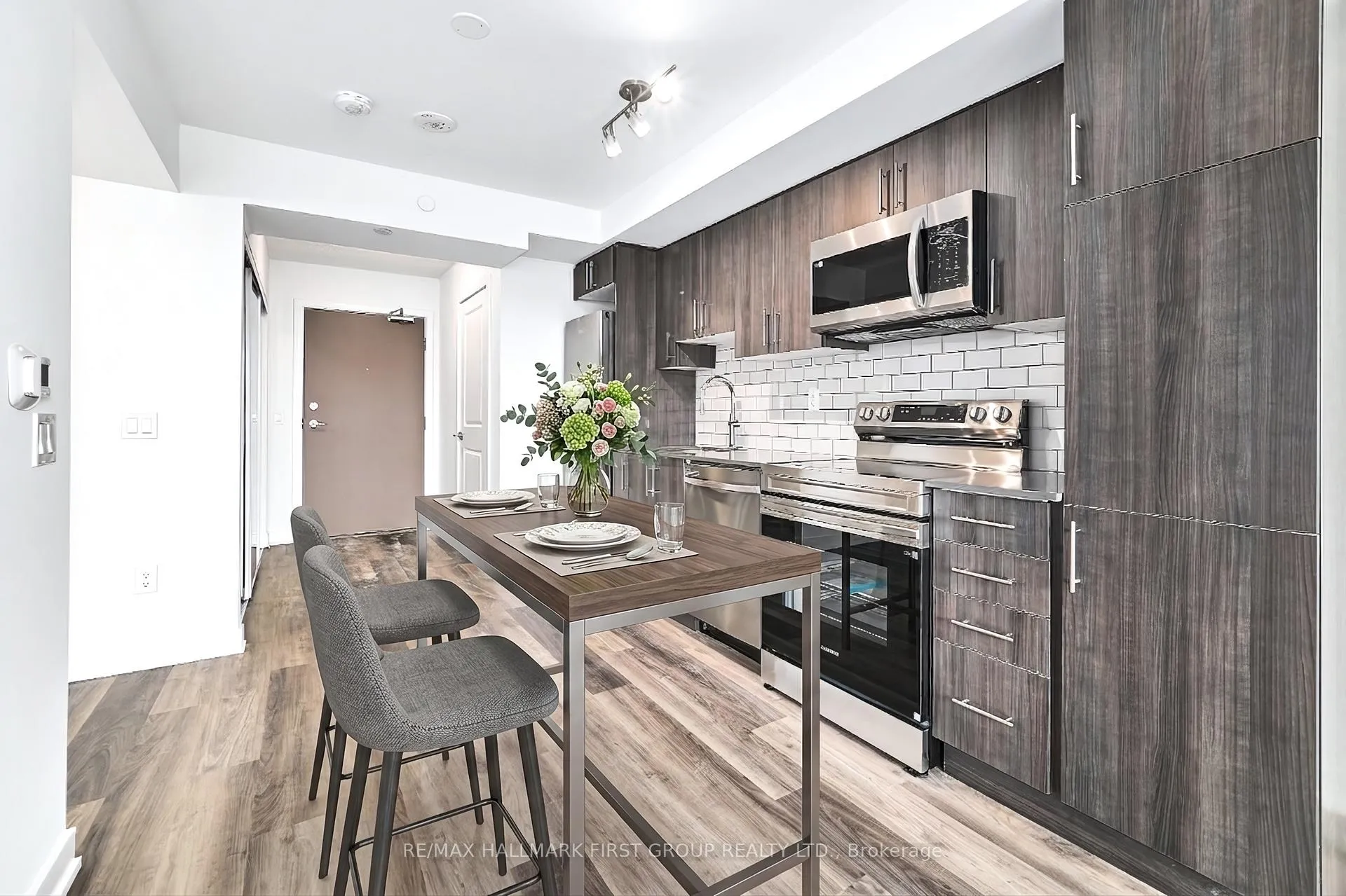 Photo 6 of Unit 604, 1010 Sandy Beach Road, Pickering, Bay Ridges — HOMEH