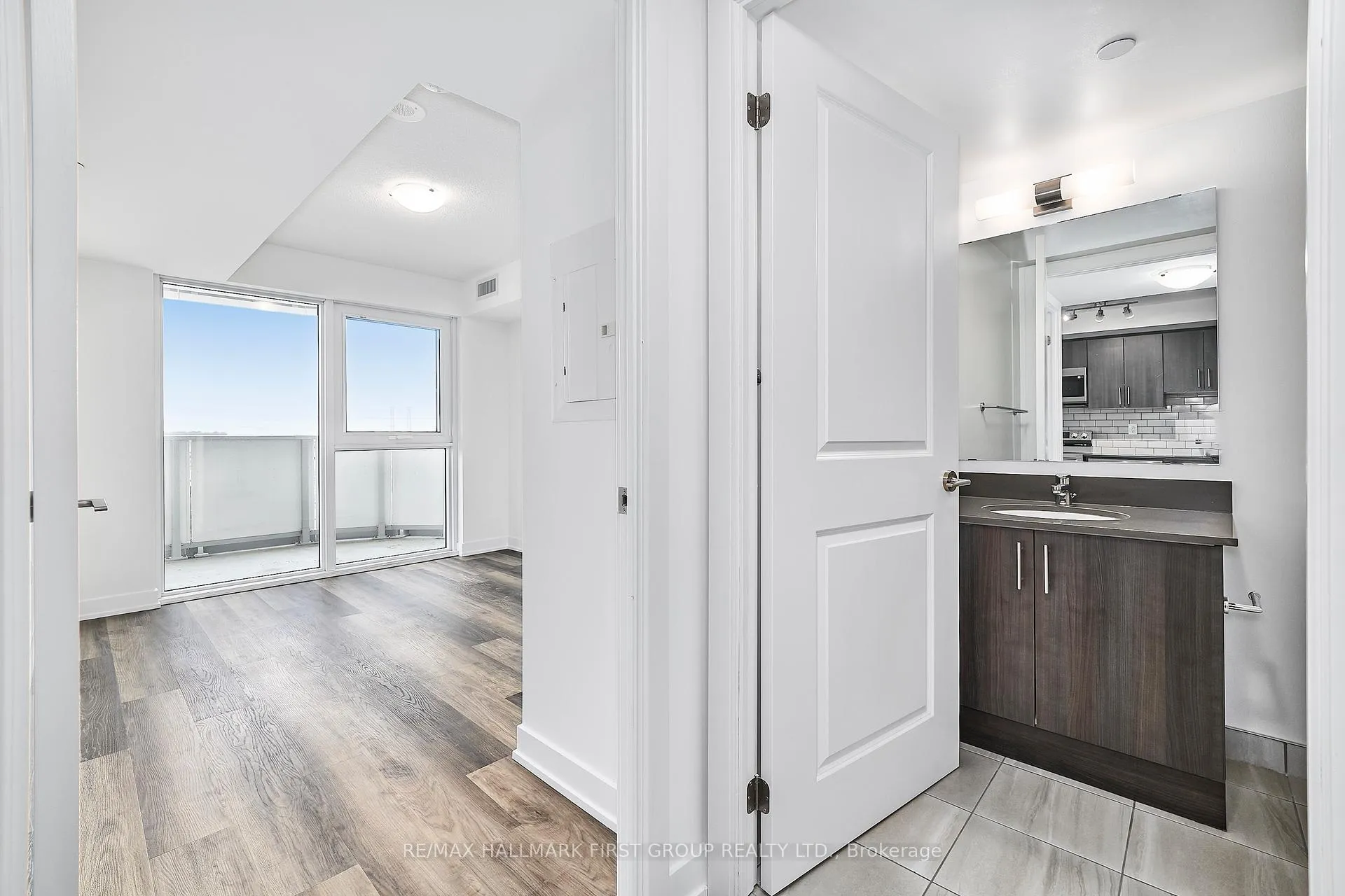 Photo 10 of Unit 604, 1010 Sandy Beach Road, Pickering, Bay Ridges — HOMEH