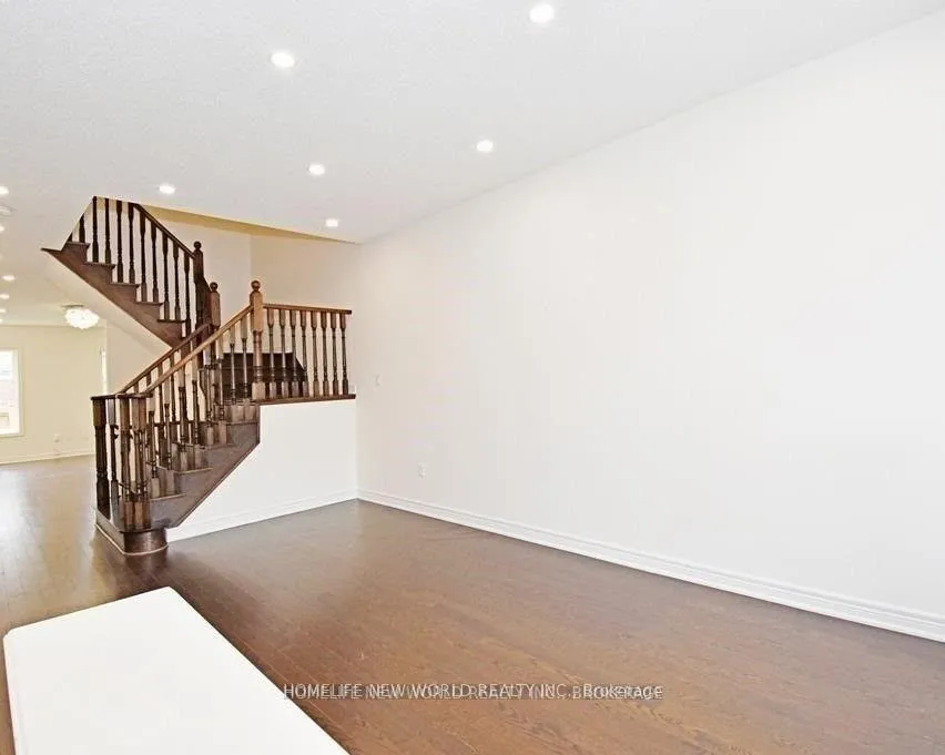 Photo 4 of 7 James Glover Drive, Markham, Berczy — HOMEH