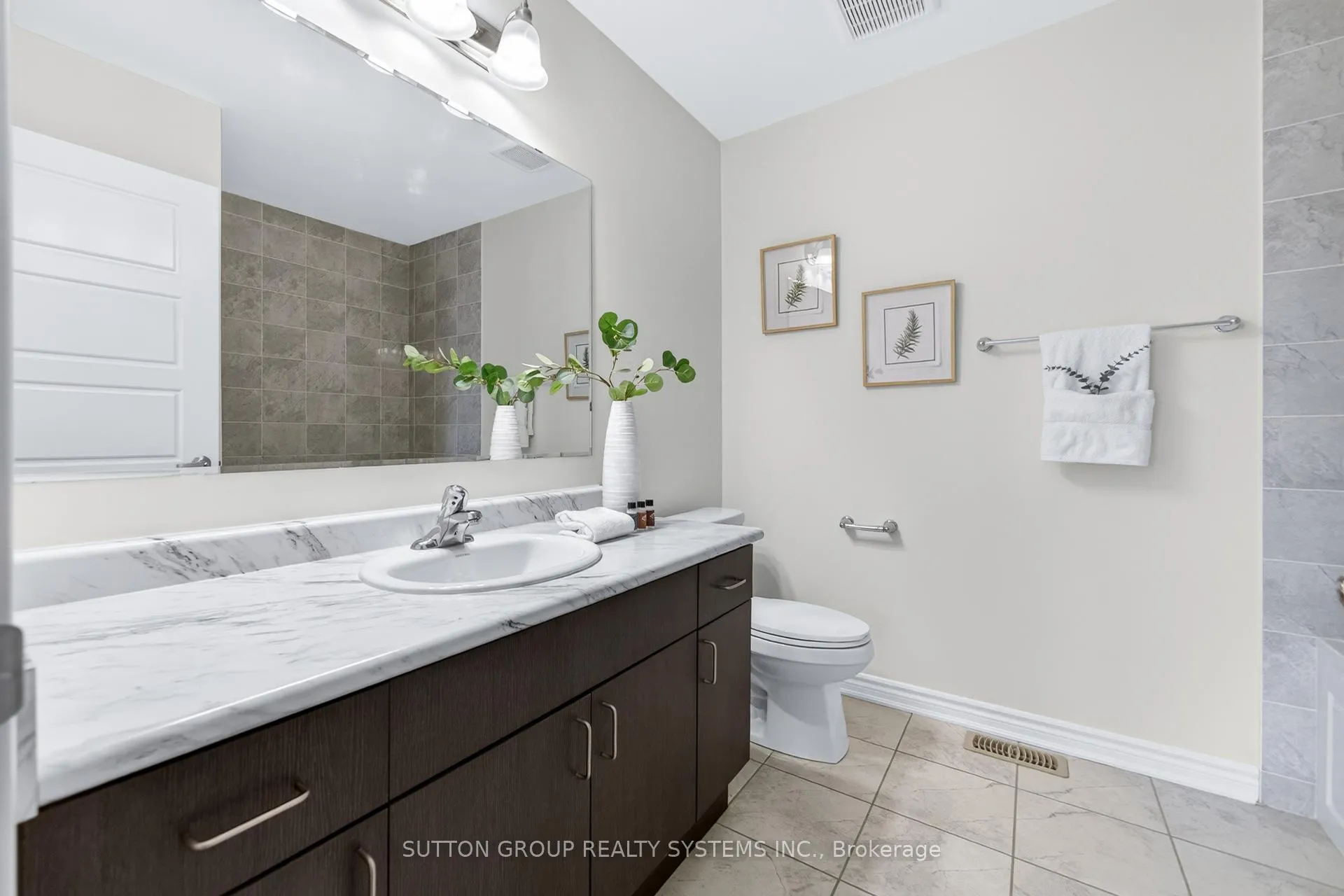 Photo 25 of 693 Doon South Drive, Kitchener, Doon South — HOMEH