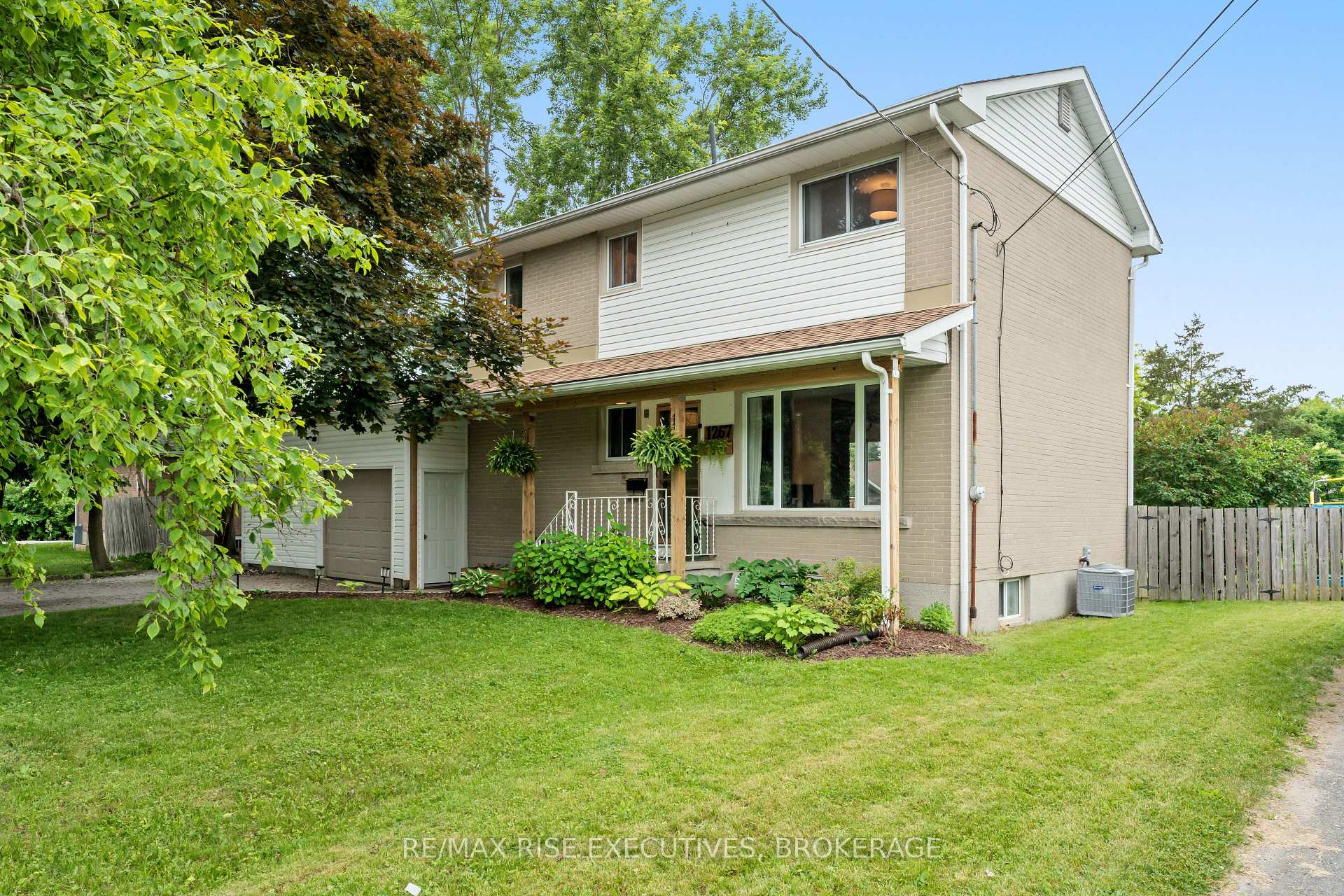 Photo 2 of 1267 Leyton Avenue, Kingston, City Northwest — HOMEH