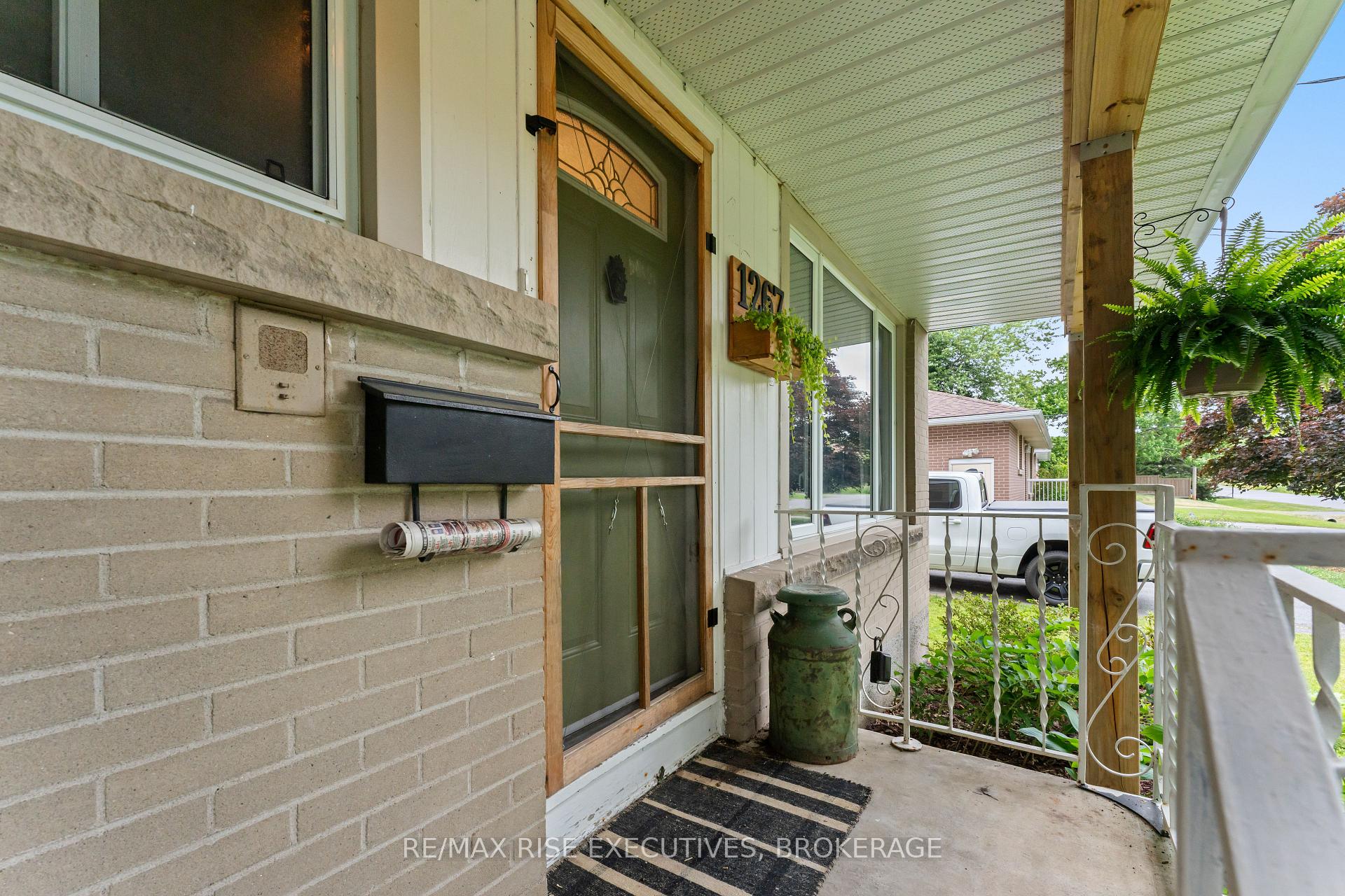 Photo 3 of 1267 Leyton Avenue, Kingston, City Northwest — HOMEH