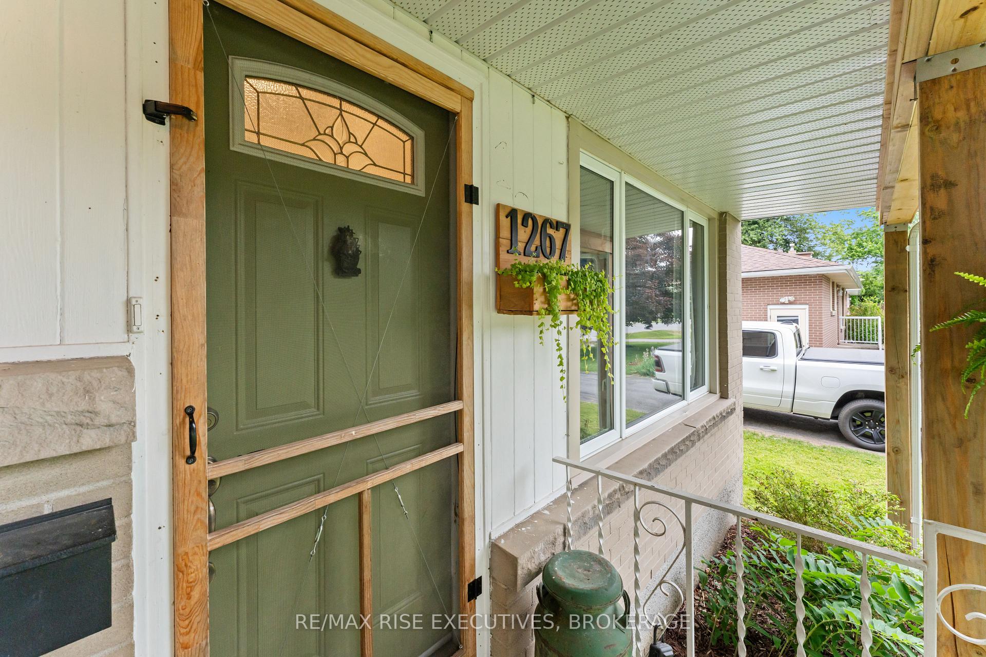 Photo 4 of 1267 Leyton Avenue, Kingston, City Northwest — HOMEH