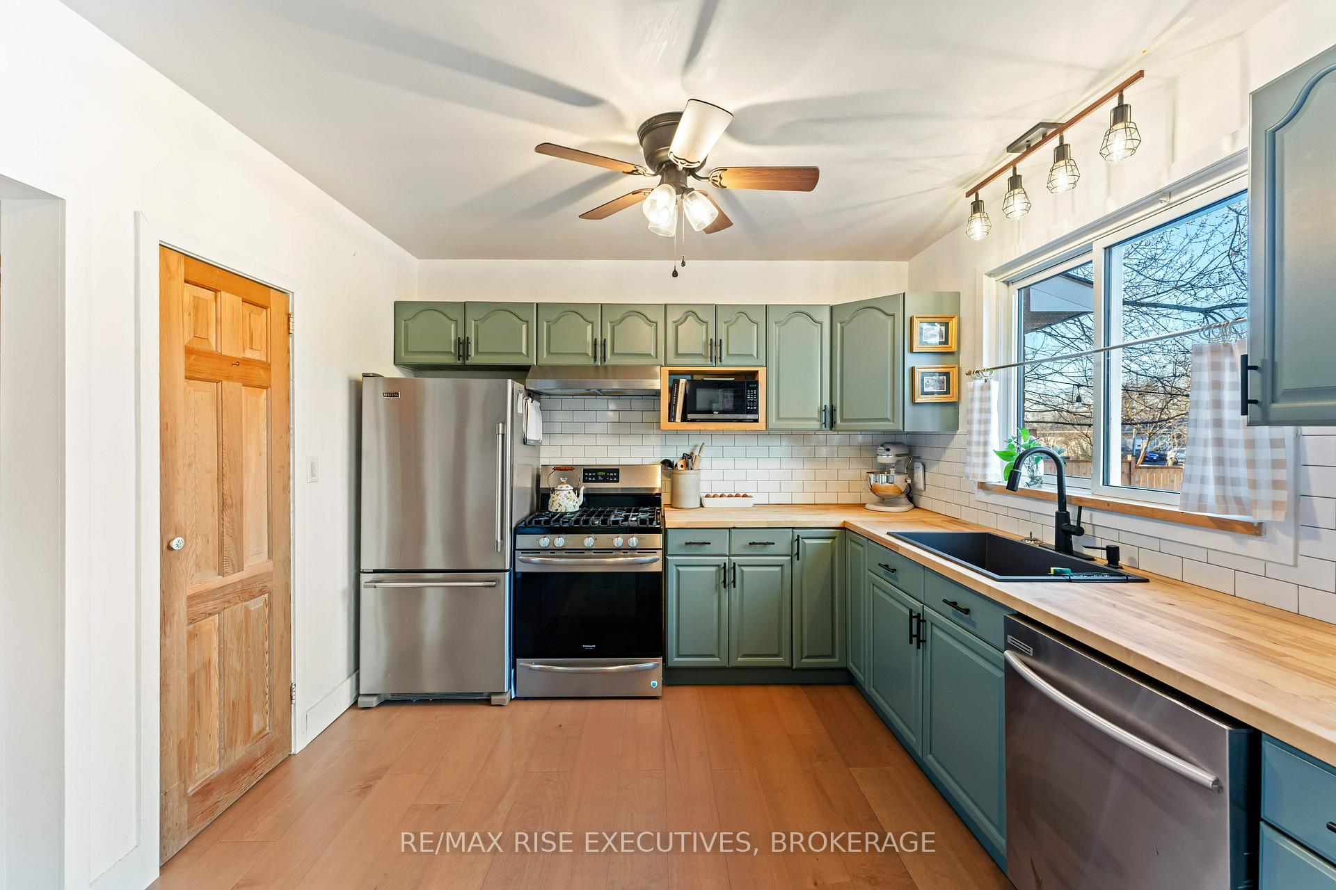 Photo 11 of 1267 Leyton Avenue, Kingston, City Northwest — HOMEH