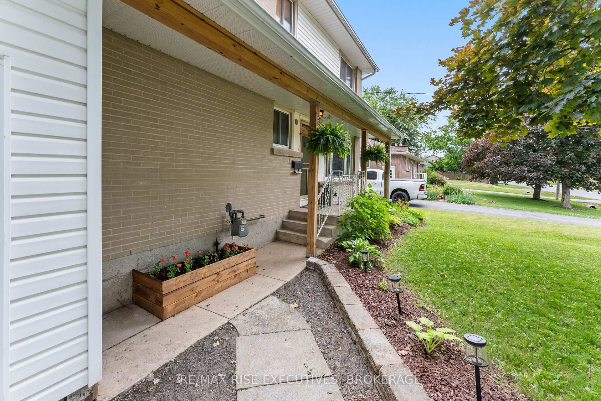 Photo 12 of 1267 Leyton Avenue, Kingston, City Northwest — HOMEH
