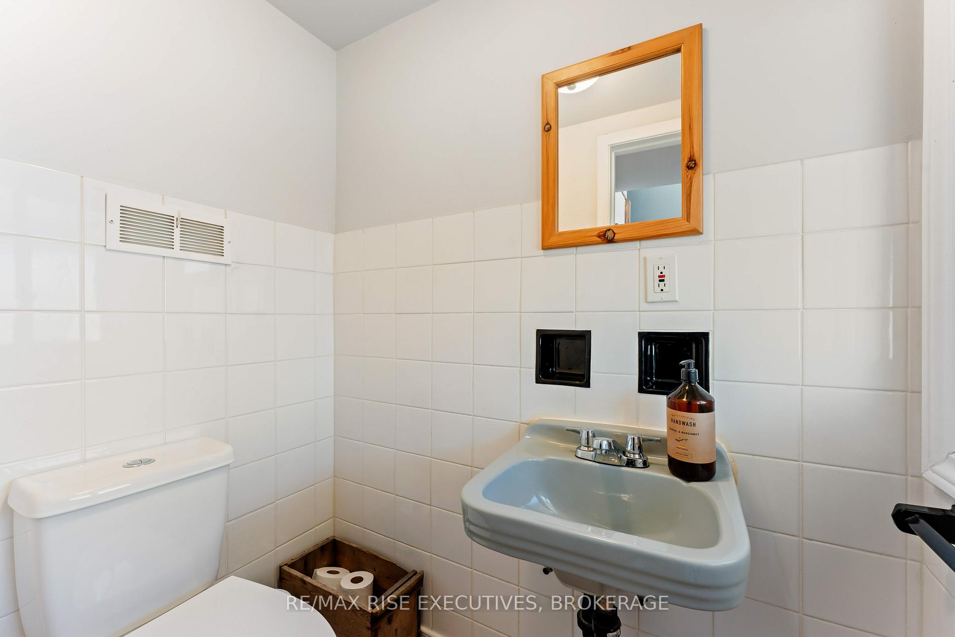 Photo 13 of 1267 Leyton Avenue, Kingston, City Northwest — HOMEH