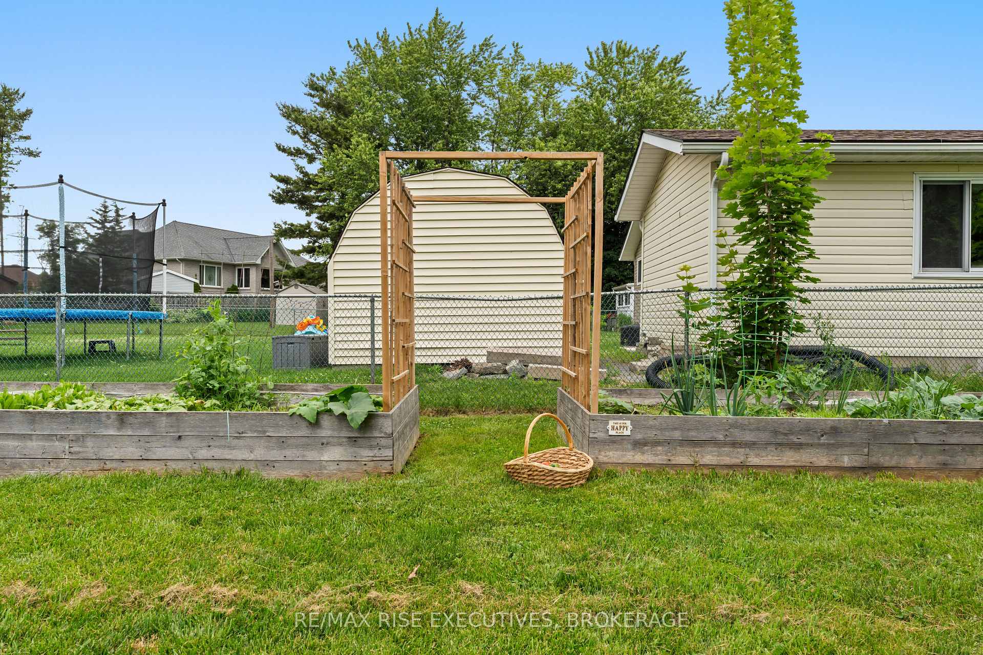 Photo 34 of 1267 Leyton Avenue, Kingston, City Northwest — HOMEH