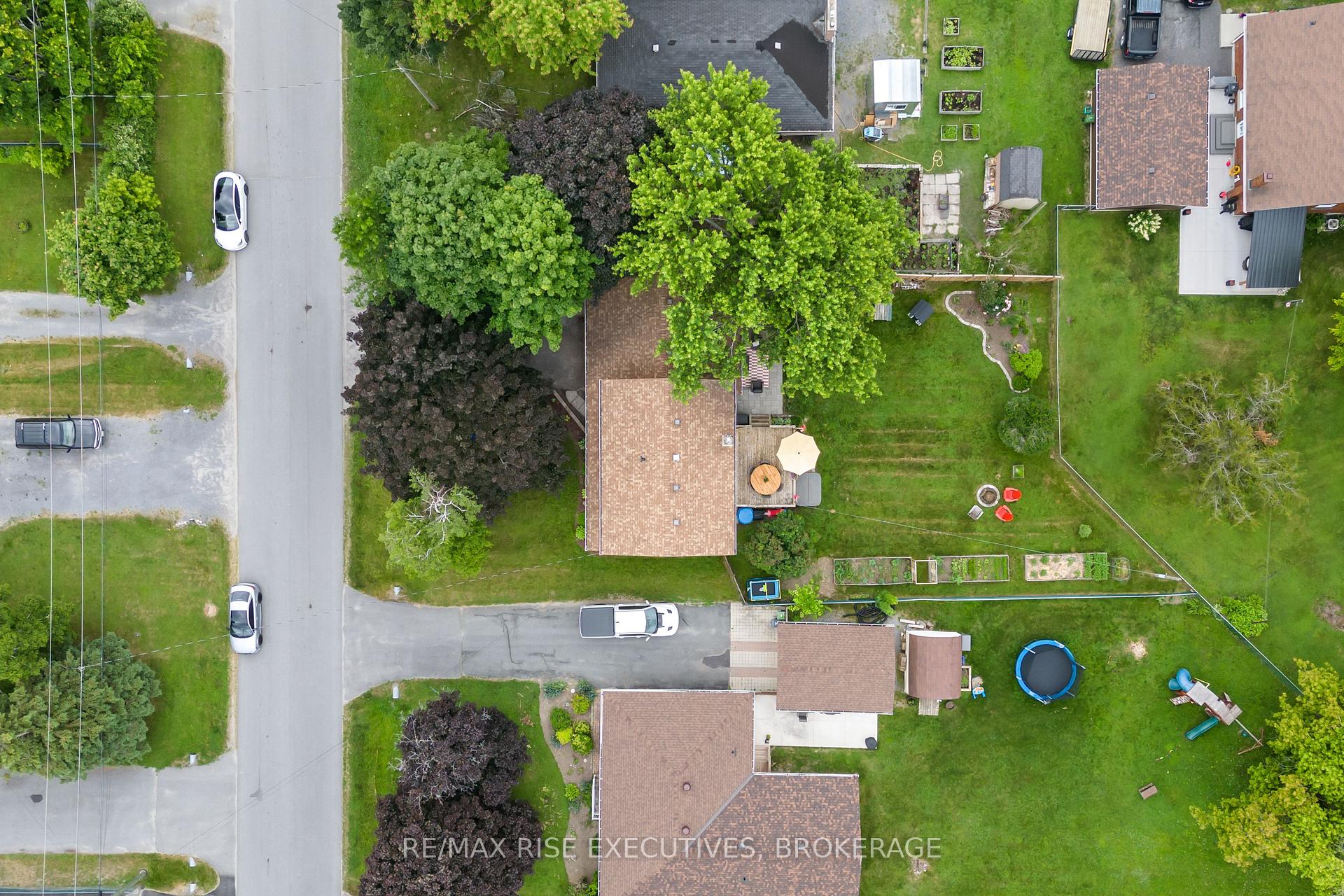 Photo 37 of 1267 Leyton Avenue, Kingston, City Northwest — HOMEH