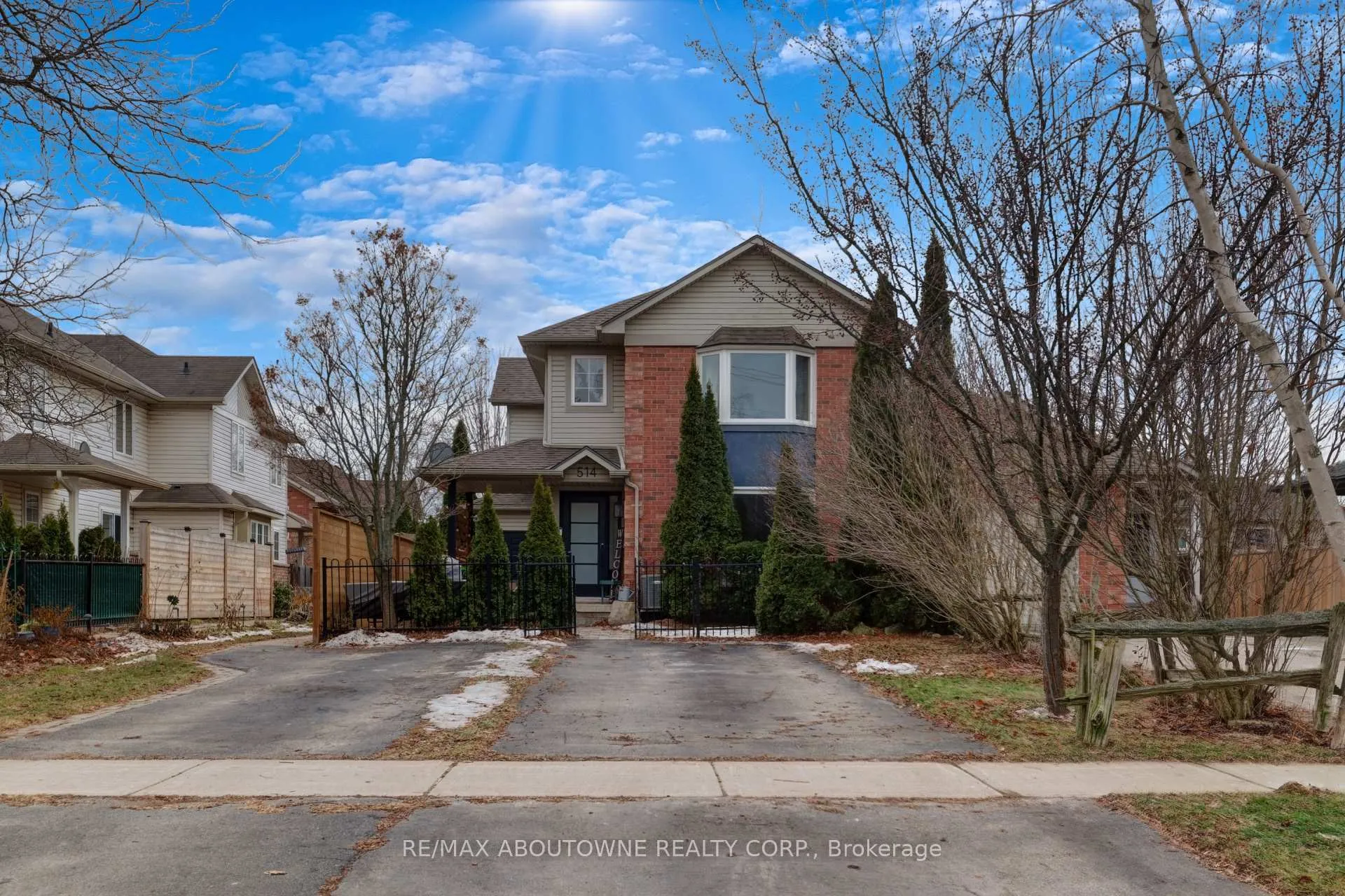 Front of 514 Jerseyville Road W