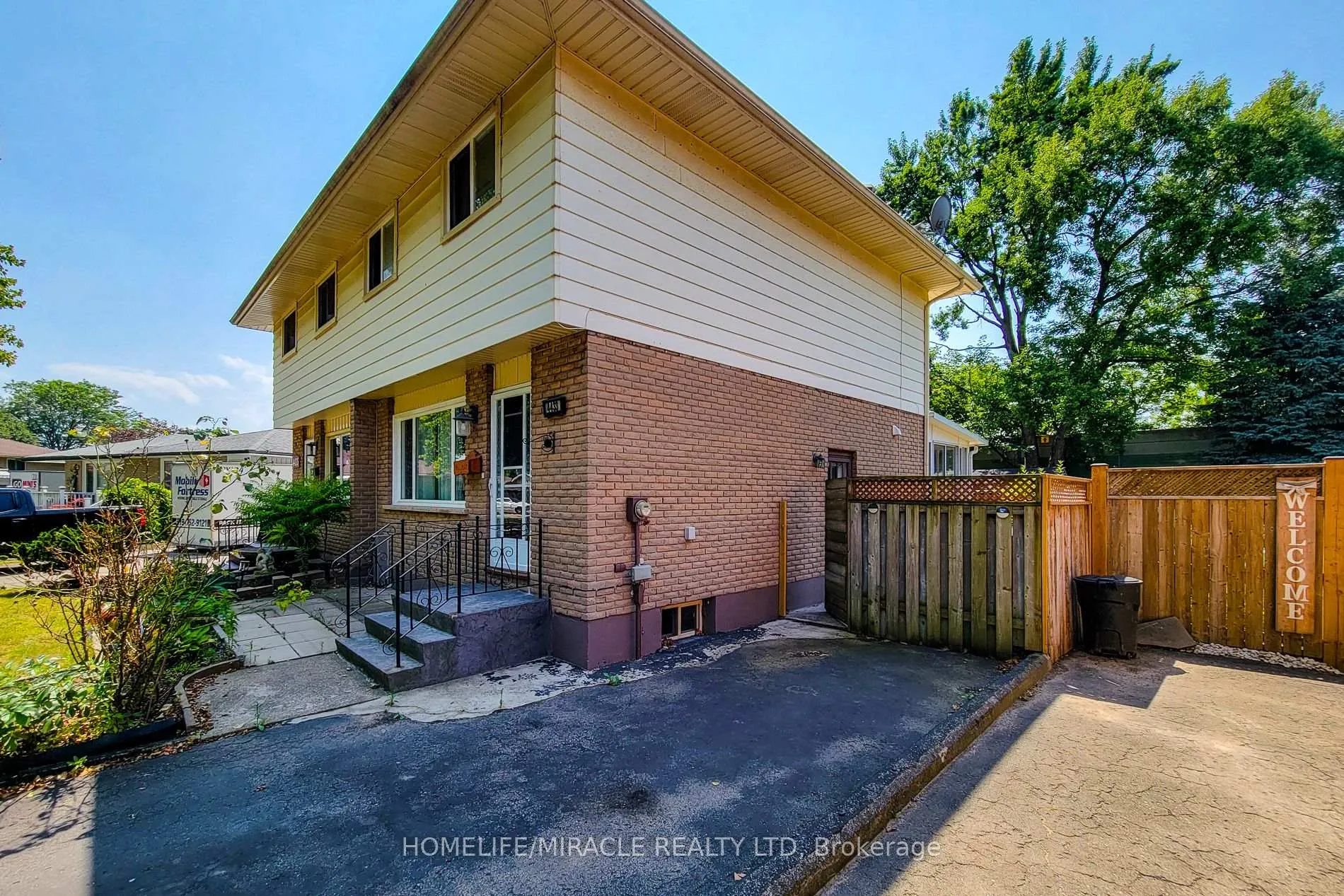 Photo 2 of 4433 Meadowvale Drive, Niagara Falls, Morrison — HOMEH
