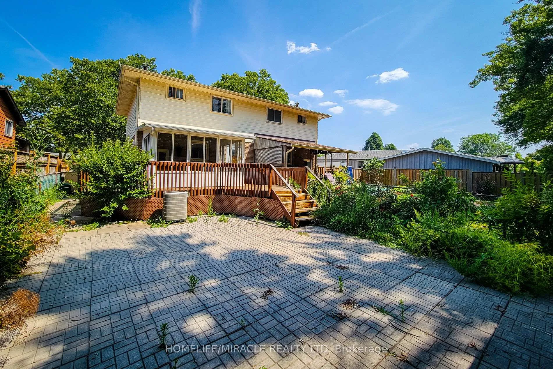 Photo 4 of 4433 Meadowvale Drive, Niagara Falls, Morrison — HOMEH