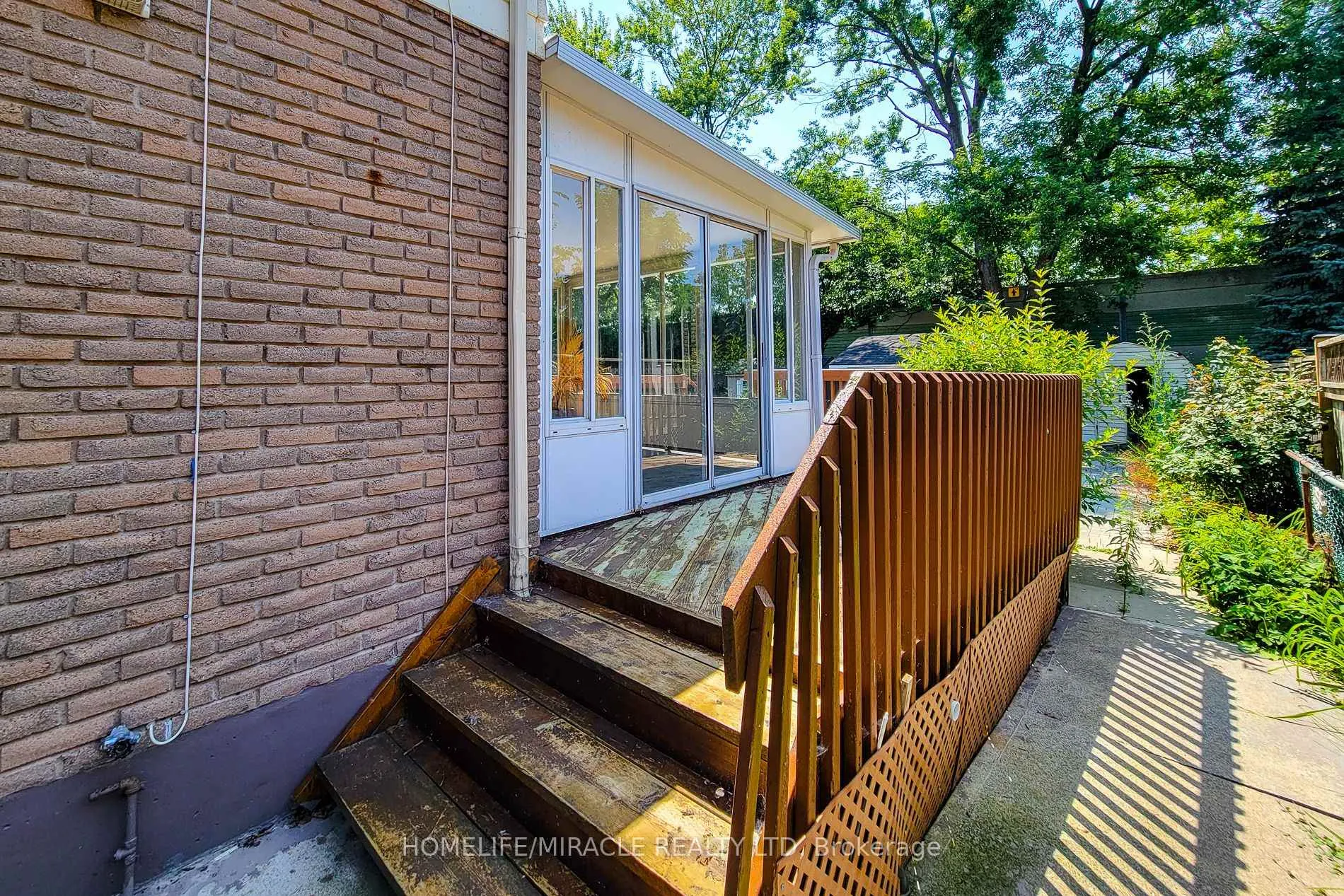 Photo 5 of 4433 Meadowvale Drive, Niagara Falls, Morrison — HOMEH
