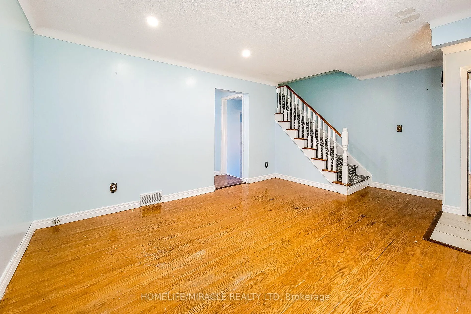 Photo 15 of 4433 Meadowvale Drive, Niagara Falls, Morrison — HOMEH