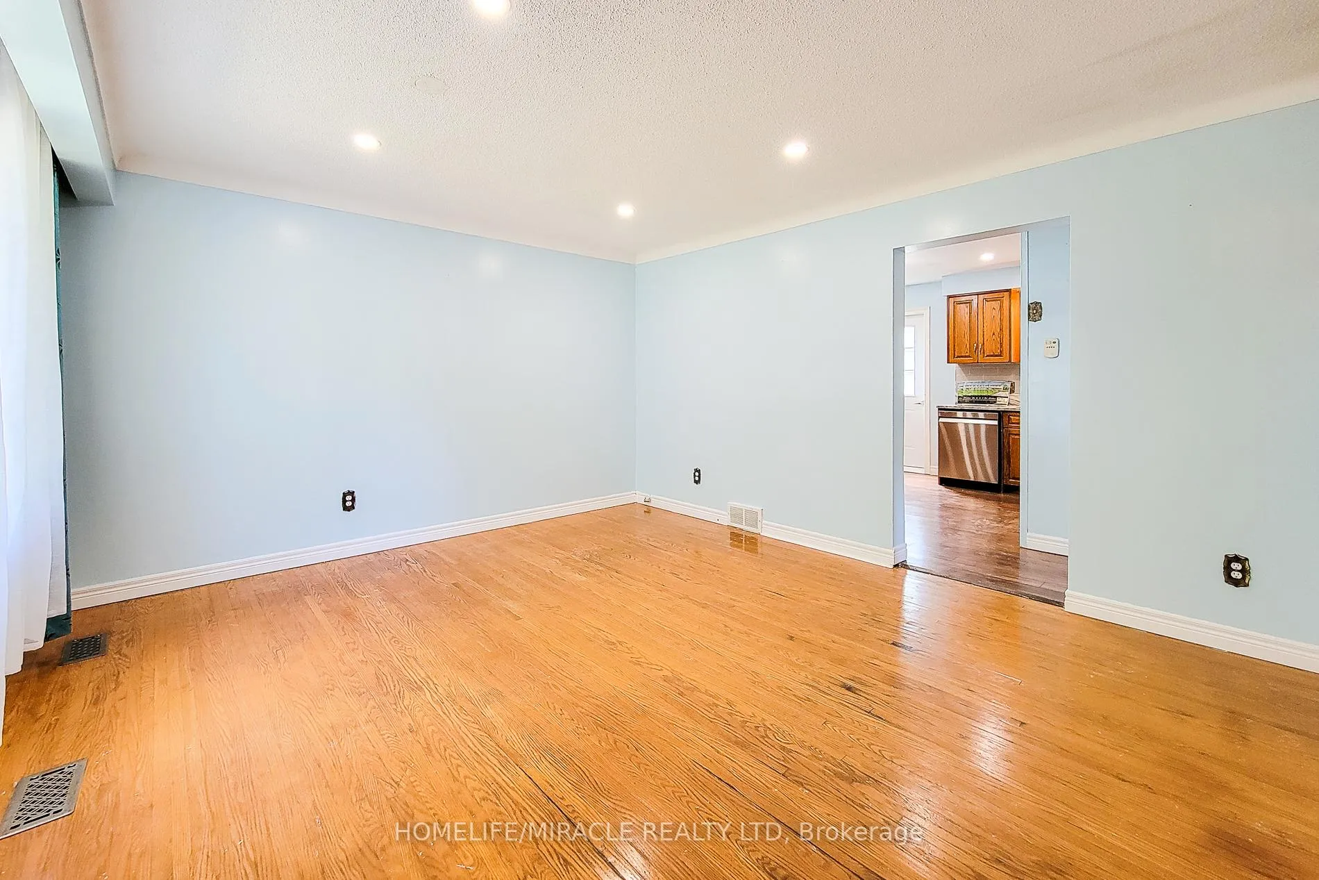 Photo 17 of 4433 Meadowvale Drive, Niagara Falls, Morrison — HOMEH