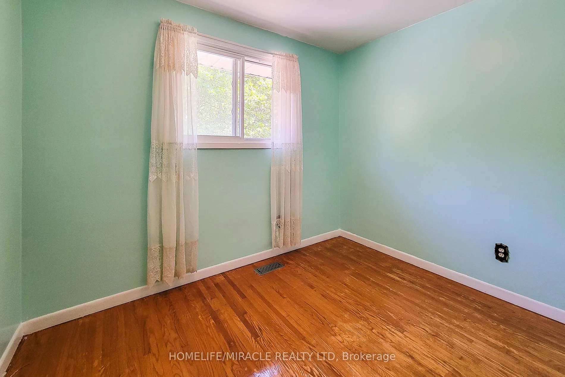 Photo 25 of 4433 Meadowvale Drive, Niagara Falls, Morrison — HOMEH