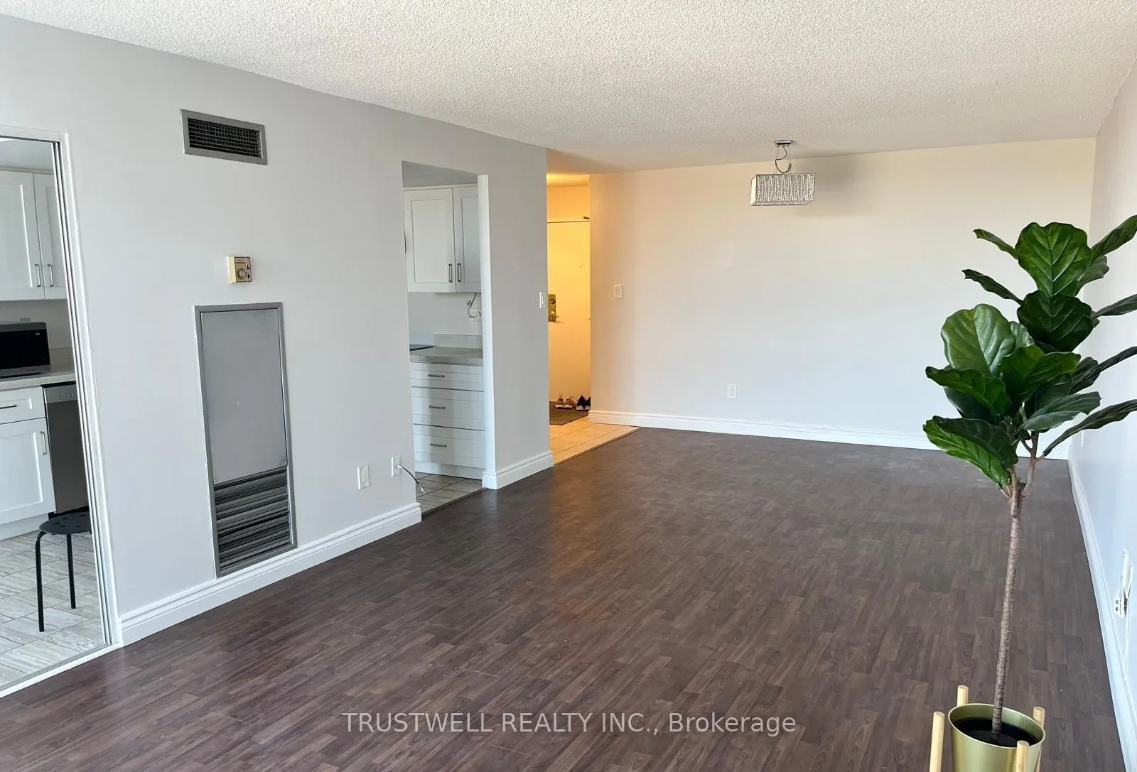 Photo 9 of Unit 1710, 10 Markbrook Lane, Etobicoke, Mount Olive-Silverstone-Jamestown — HOMEH