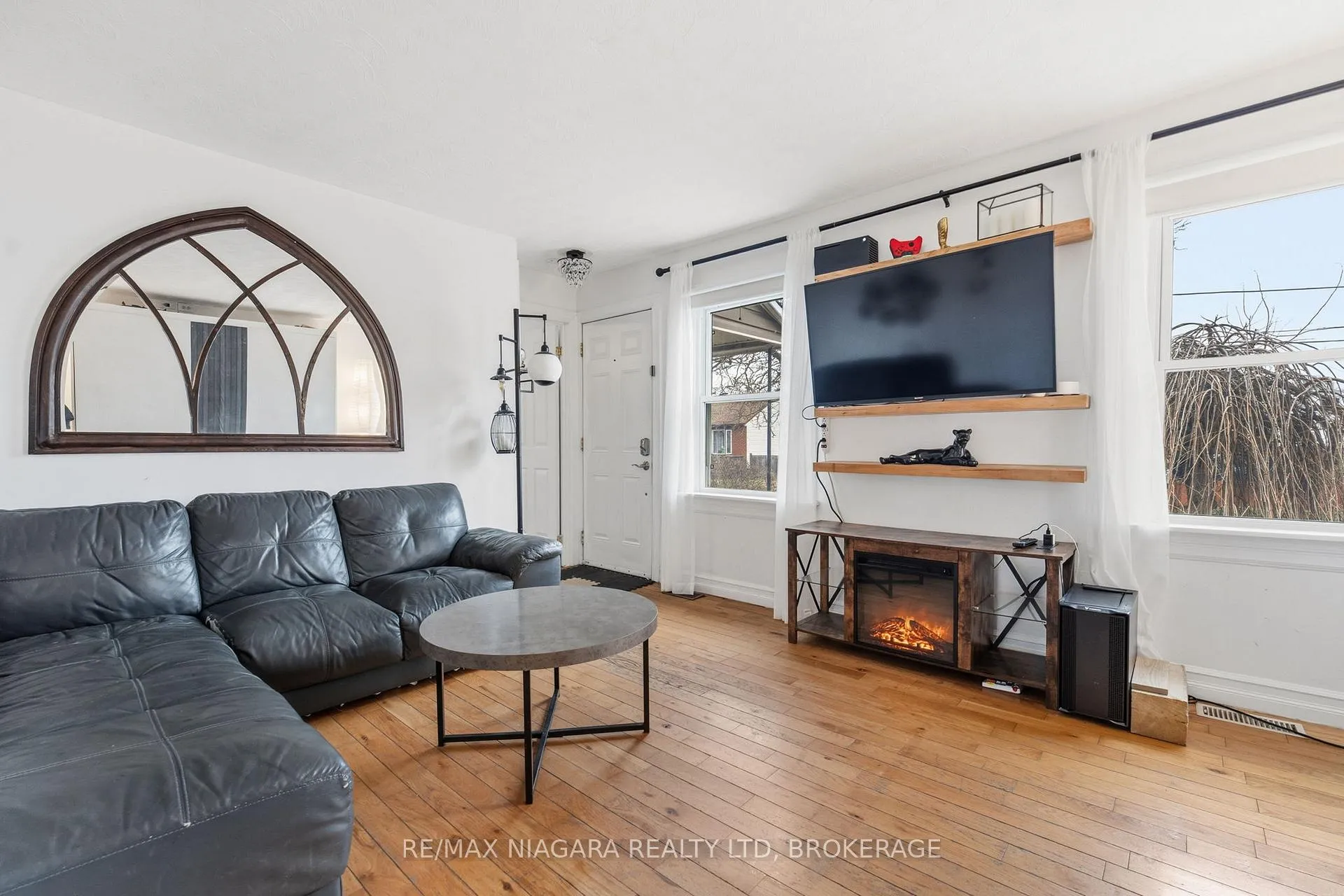 Photo 2 of 5 Homewood Avenue, St. Catharines, Facer — HOMEH