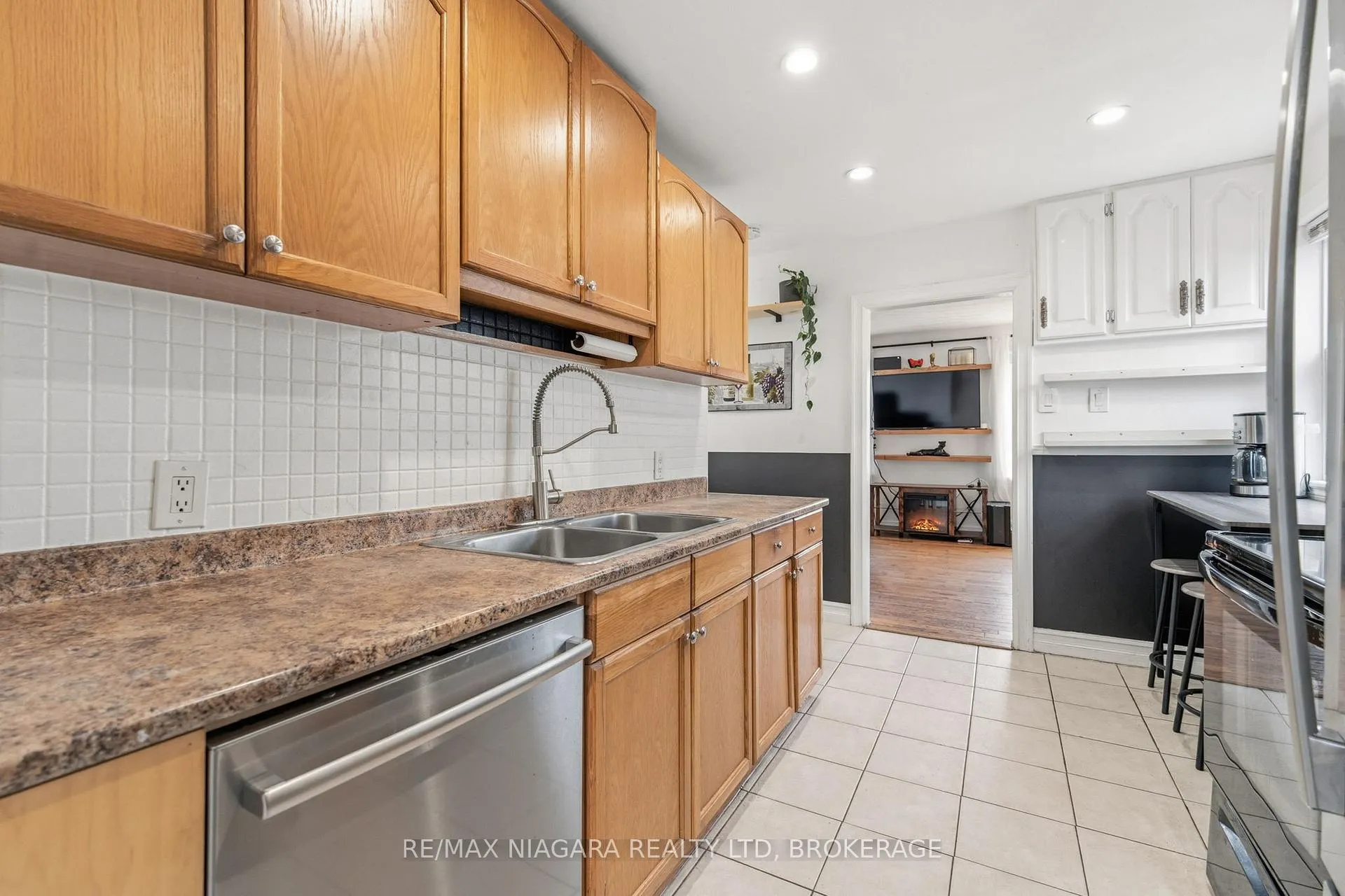 Photo 5 of 5 Homewood Avenue, St. Catharines, Facer — HOMEH