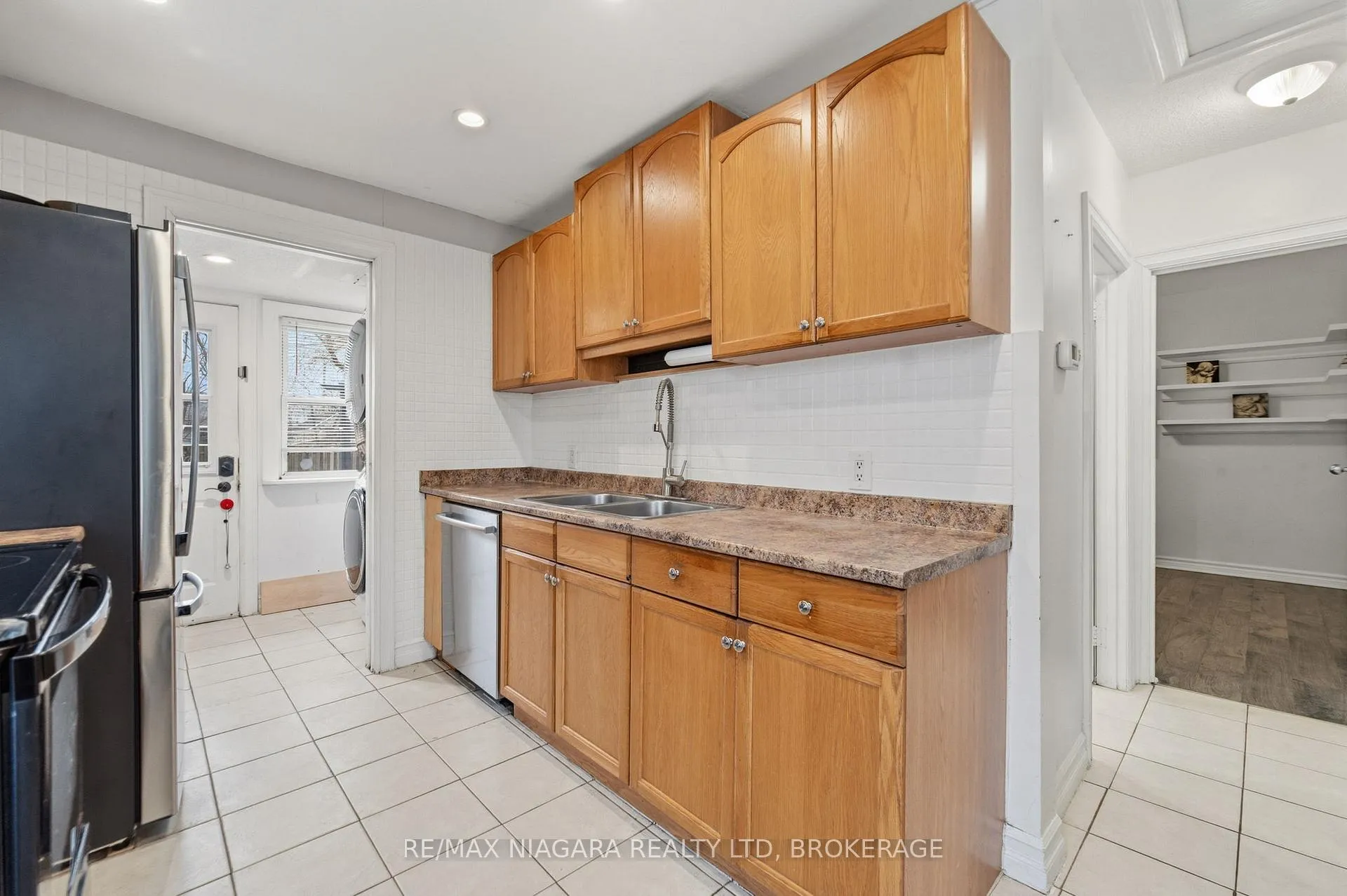 Photo 6 of 5 Homewood Avenue, St. Catharines, Facer — HOMEH